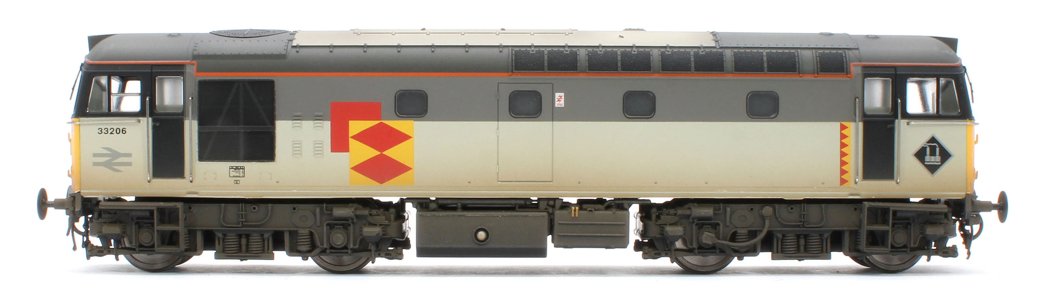 3337W Bespoke Weathered Railfreight Distribution Class 33206 Diesel Locomotive - Image 2