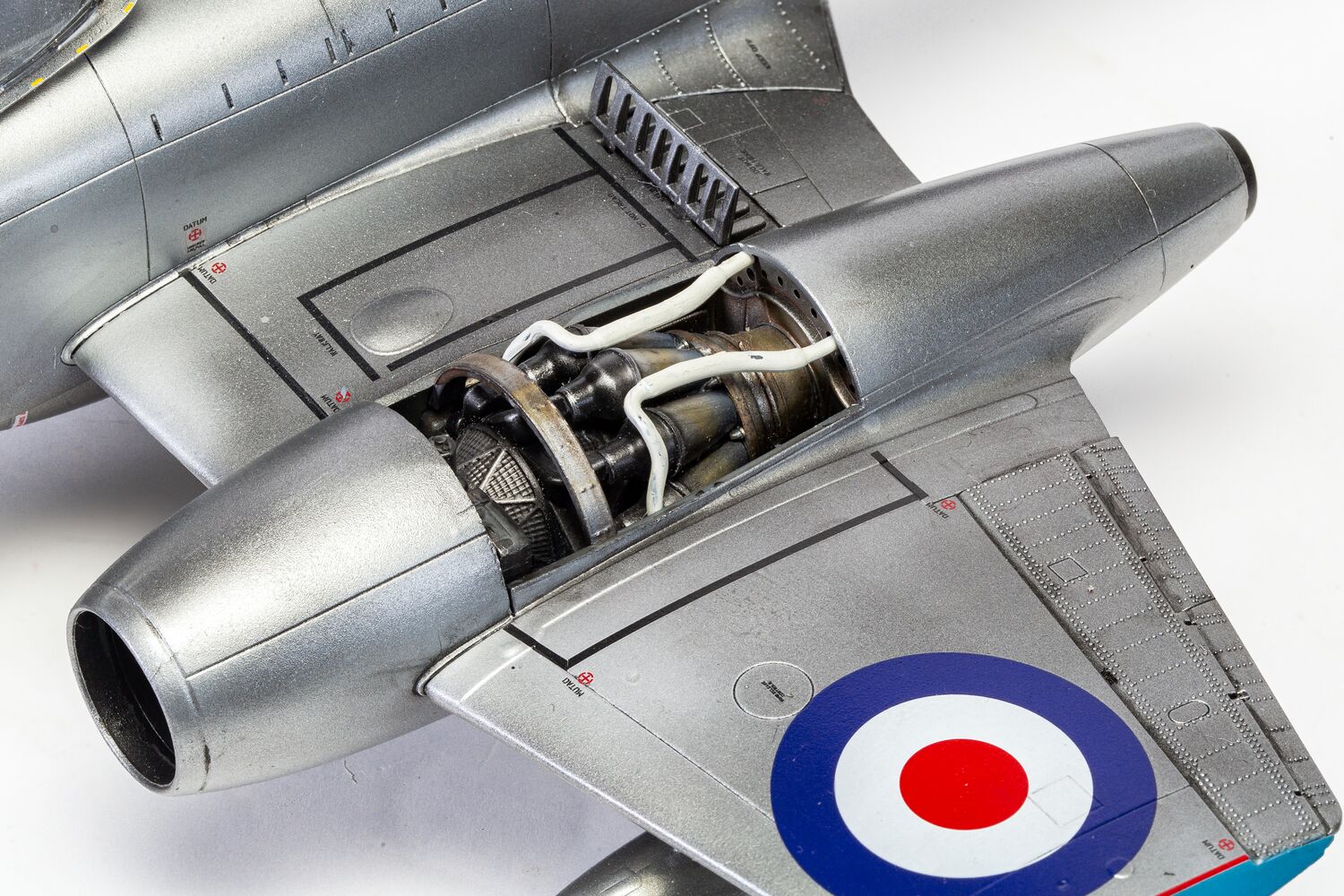 A09182A Gloster Meteor F.8 Model Kit - Image 6