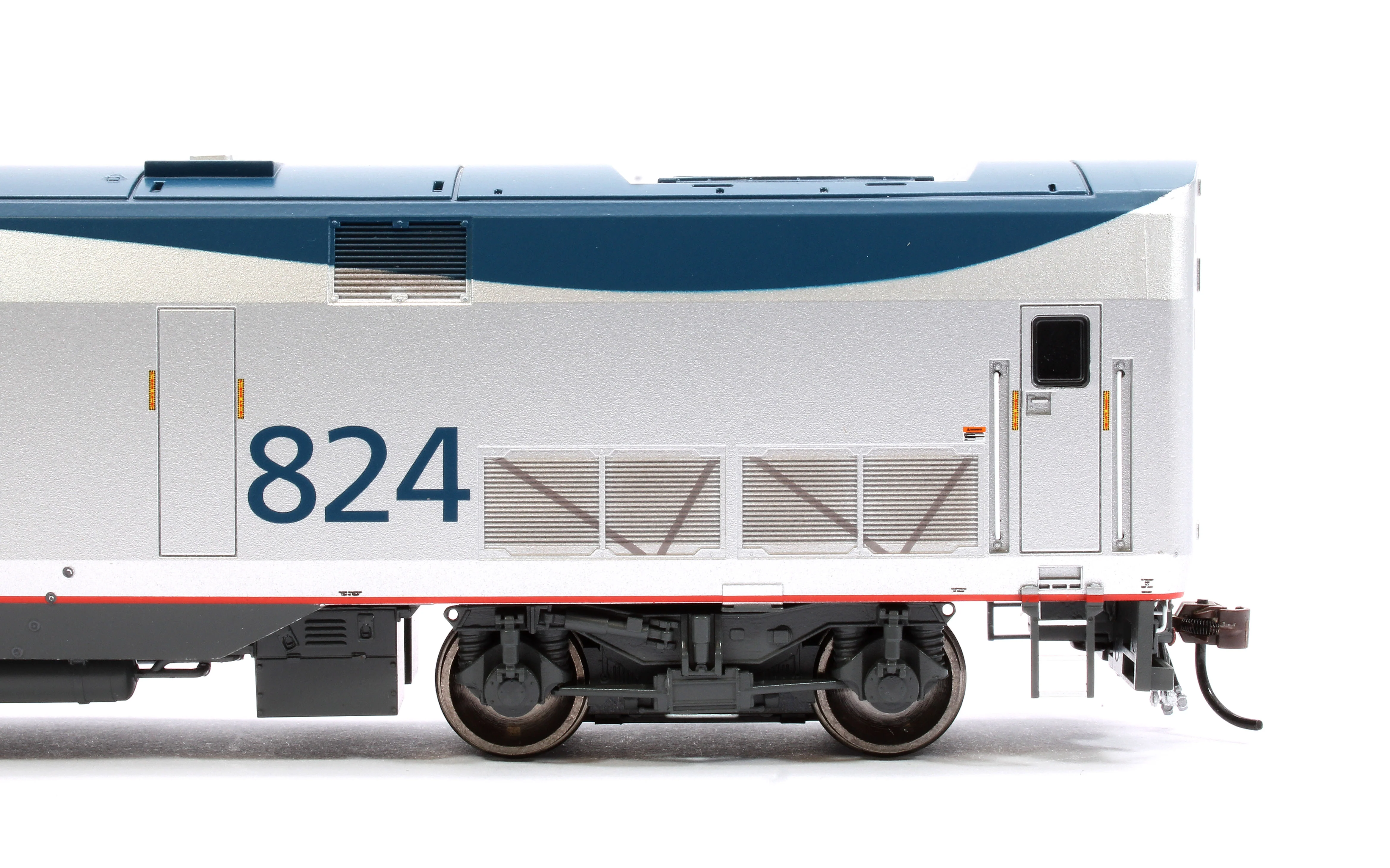 ATHG82280 HO P40DC Diesel Locomotive, Amtrak, Phase V #824 - Image 8