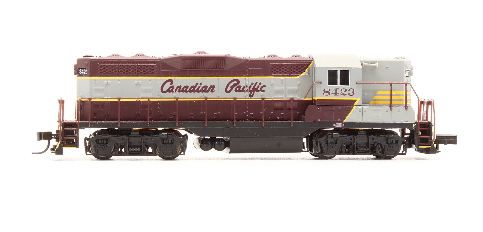 Pre-Owned 11002 GP7 Ph.1 Diesel Locomotive Canadian Pacific - Road #8423 - Image 3