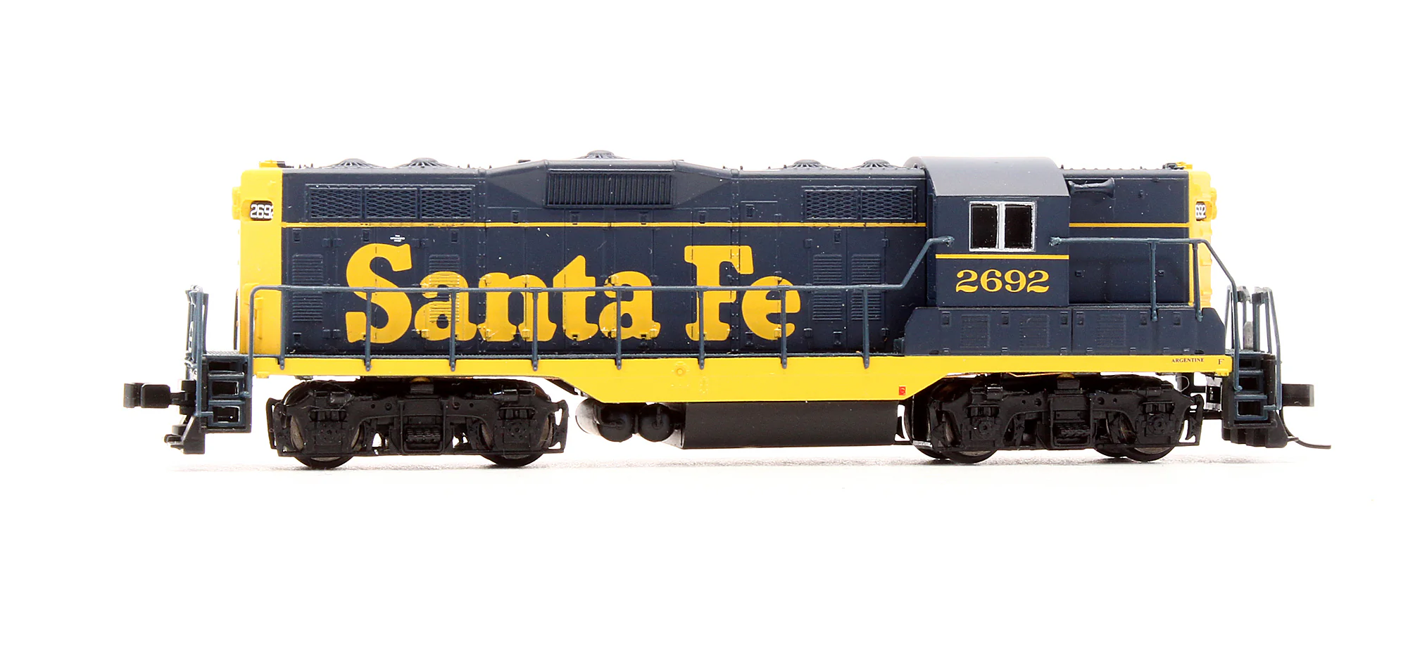 Pre-Owned 48082 GP7 Ph.1 Diesel Locomotive Santa Fe - Road #2692 - Image 3