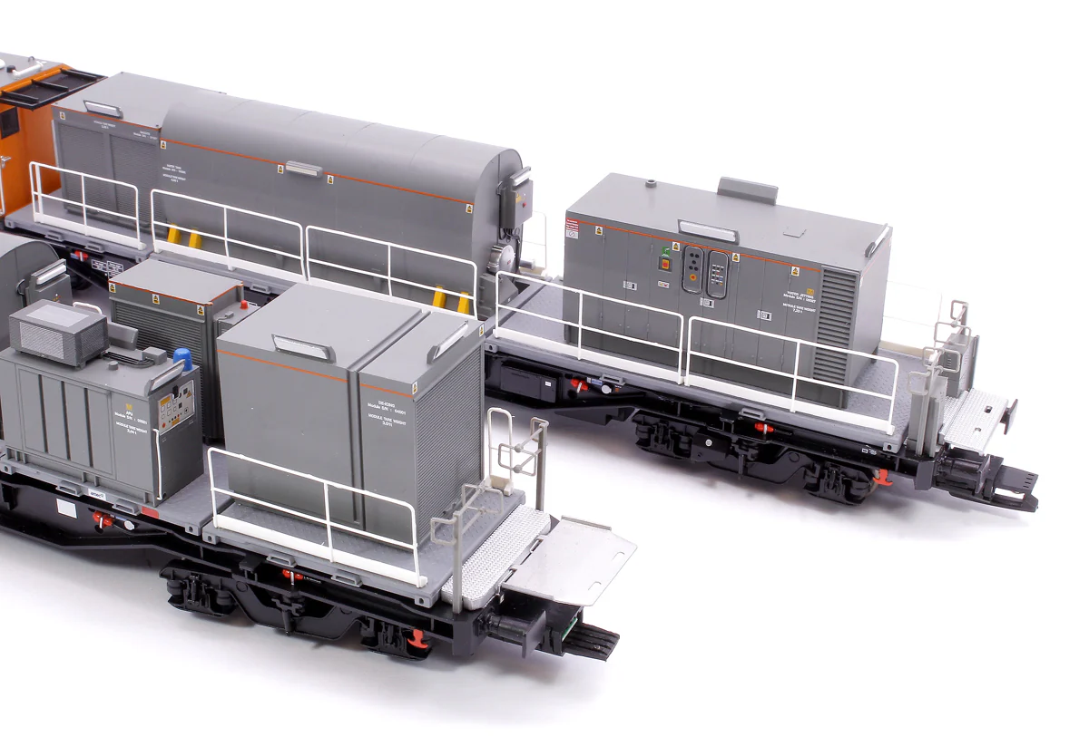 Windhoff MPV 2-Car Set Network Rail Orange Nos. DR98914 and DR98964 - Image 11