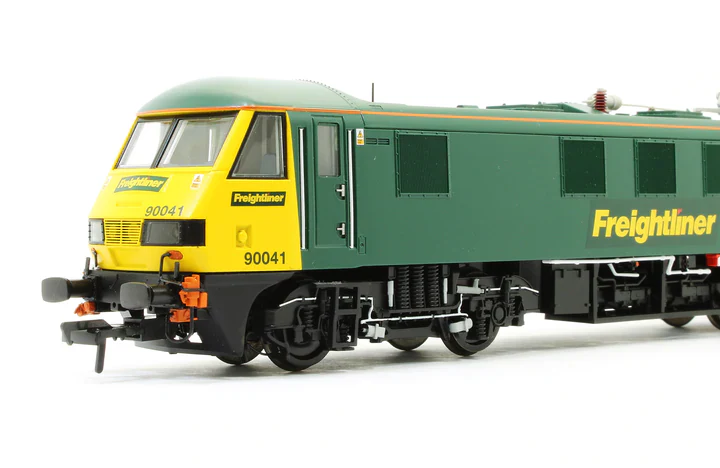 Class 90 90041 Freightliner Green Electric Locomotive - Image 3