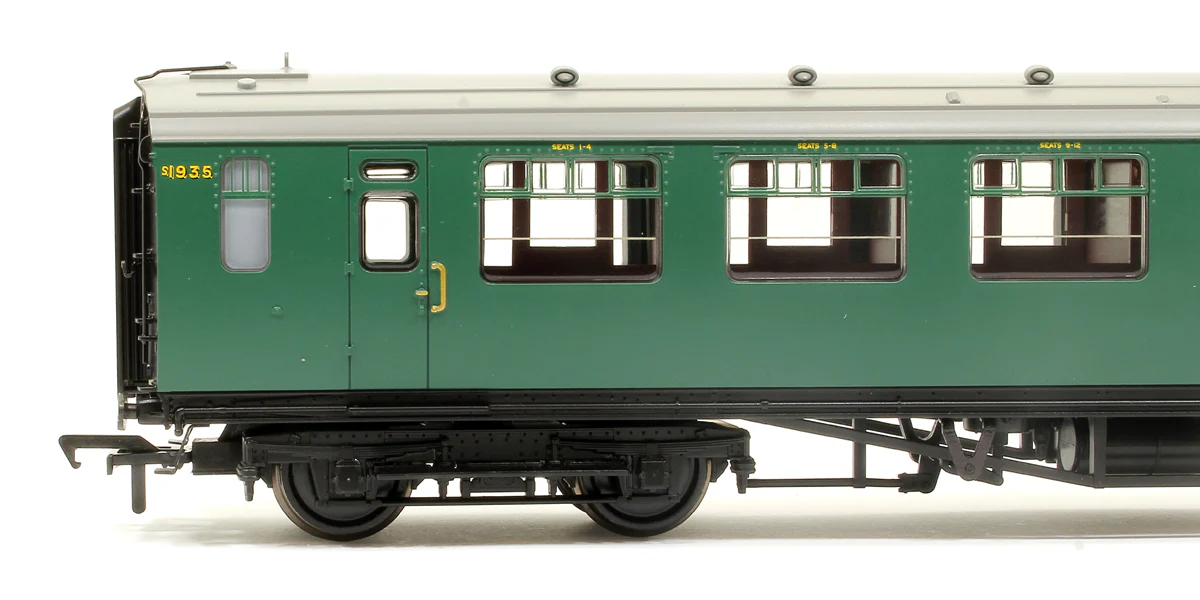 34-775 SR Bulleid Third Corridor 10'' Vents BR (Ex-SR) Malachite Green No.S1935 - Image 4