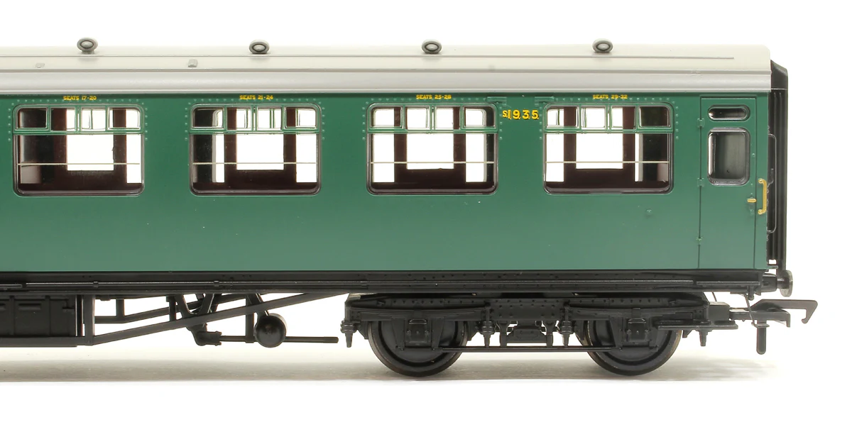 34-775 SR Bulleid Third Corridor 10'' Vents BR (Ex-SR) Malachite Green No.S1935 - Image 5