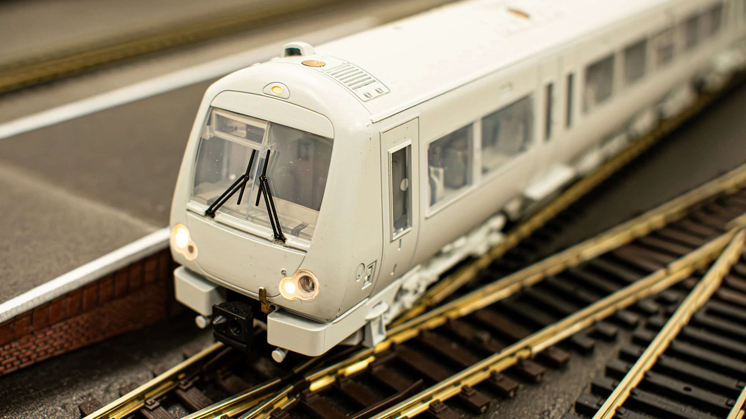 35-602SF Class 170/1 2-Car DMU 170111 Cross Country - DCC Sound - Image 25