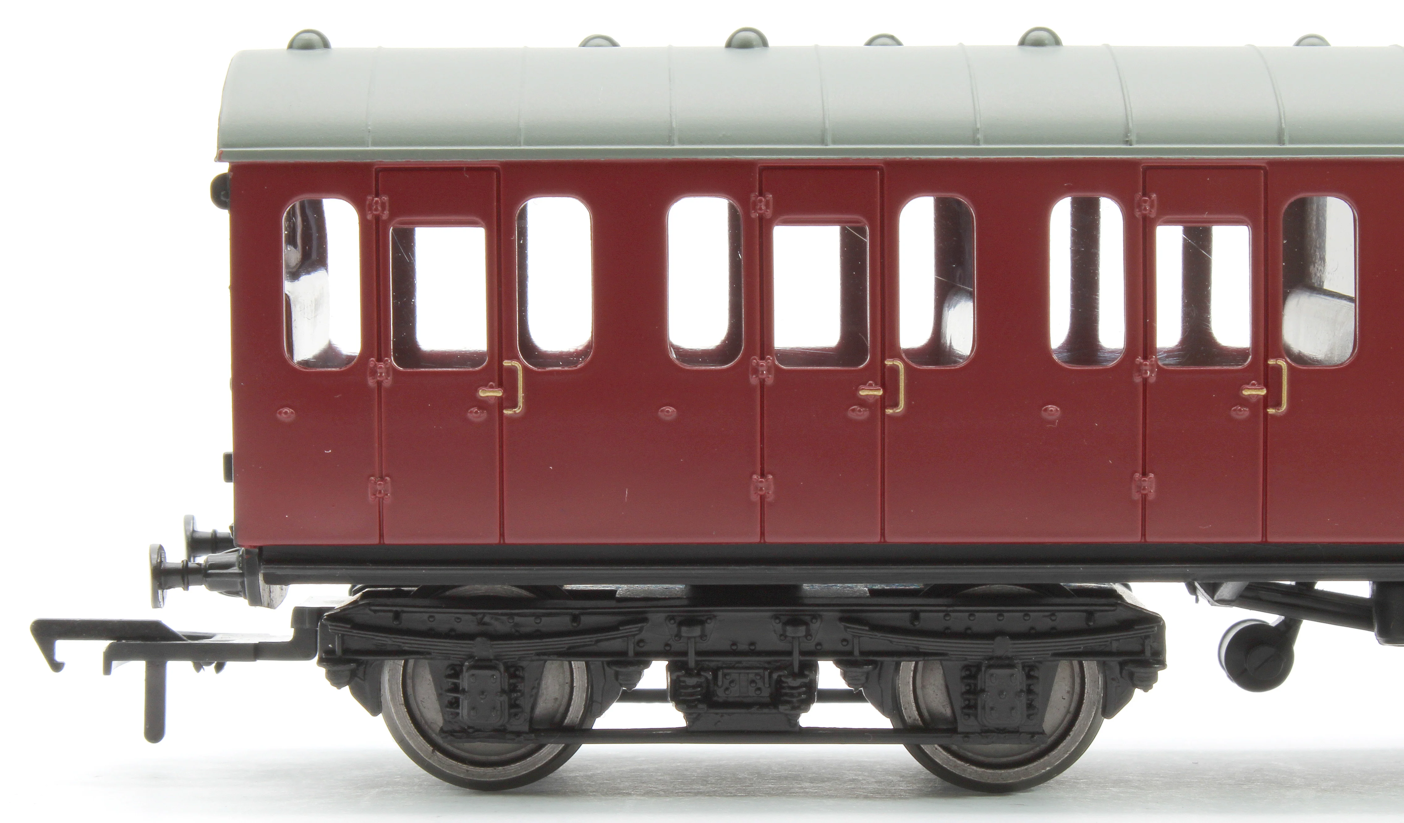 BR Mk1 57ft 'Suburban' C Composite BR Crimson M41009 - Image 5