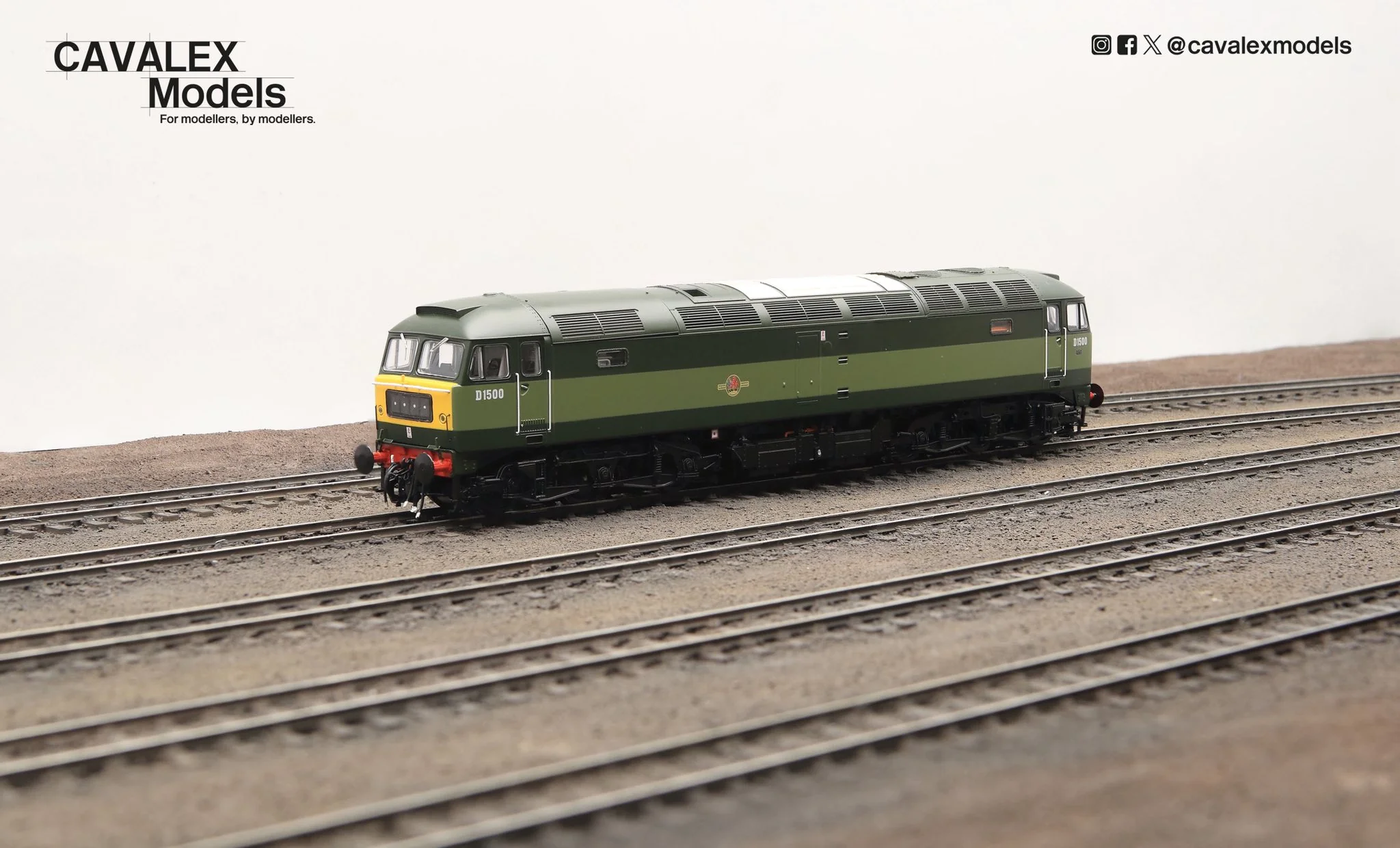 Class 47 BR Two Tone Green No.D1500 Diesel Locomotive - Image 2