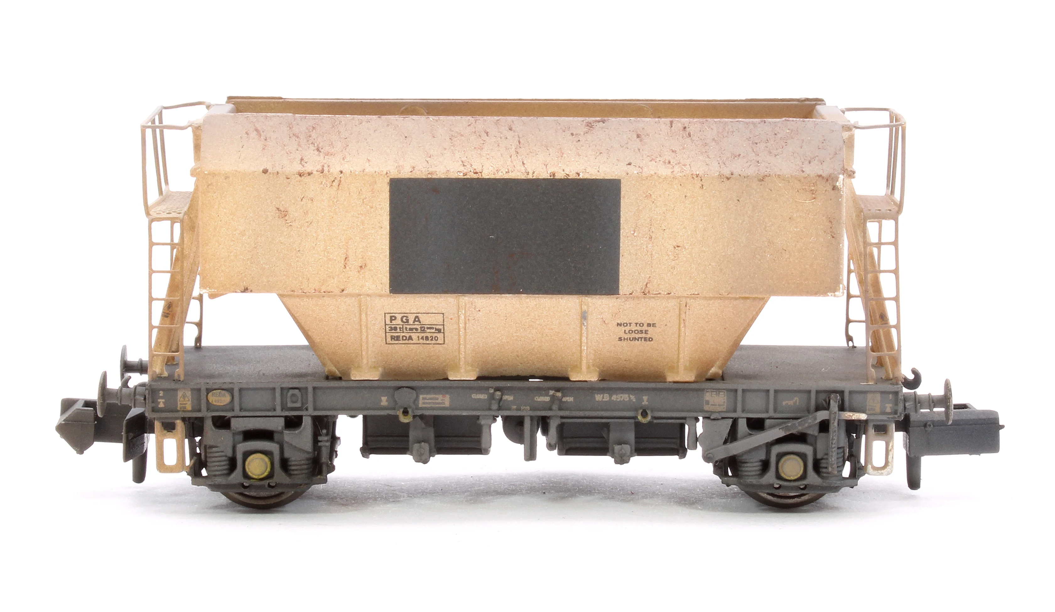 CM PG012 N (WP) TP (A)W Custom Weathered Set of 3 PGA 51T Hopper Wagons (White with Patch) - Image 8