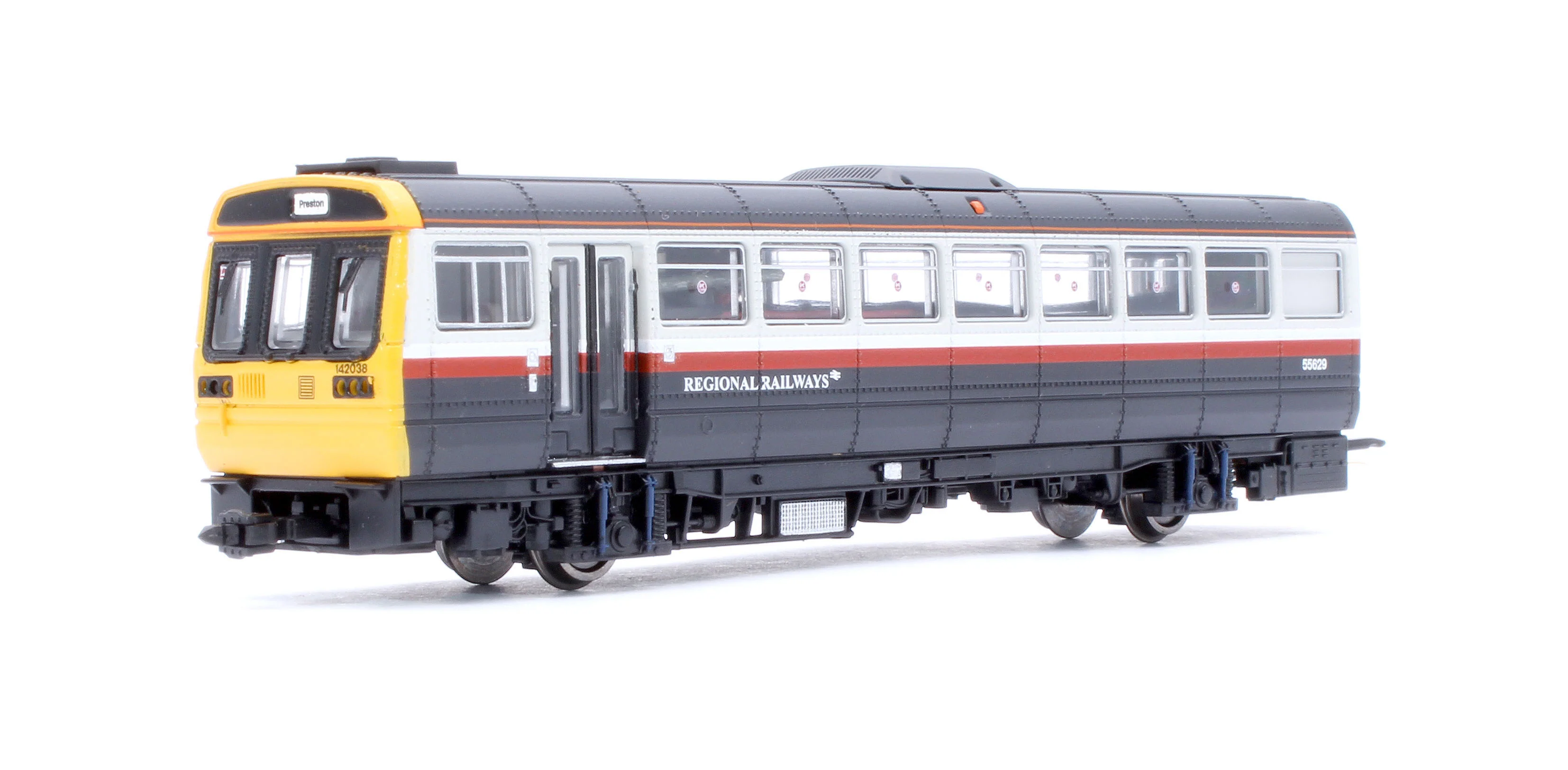 2D-142-008D Class 142 Regional Railways Red/Grey/White DMU 142038 - DCC Fitted - Image 4