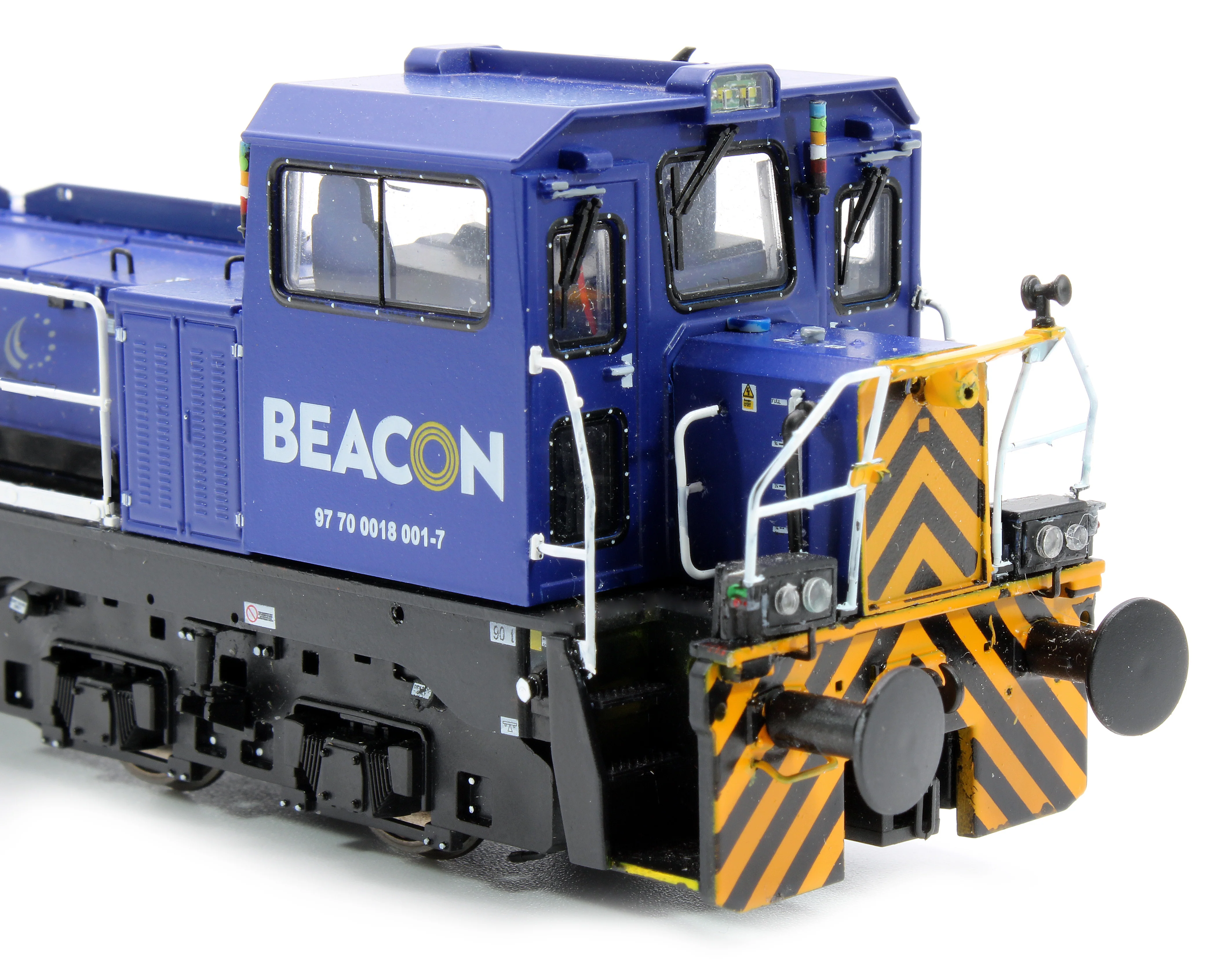RT-CL18-BE-006-SF Clayton Class 18 (18006-15) / CBD90 Beacon Rail Hybrid Battery Diesel Locomotive (BMAC Light Cluster) DCC Sound - Image 7