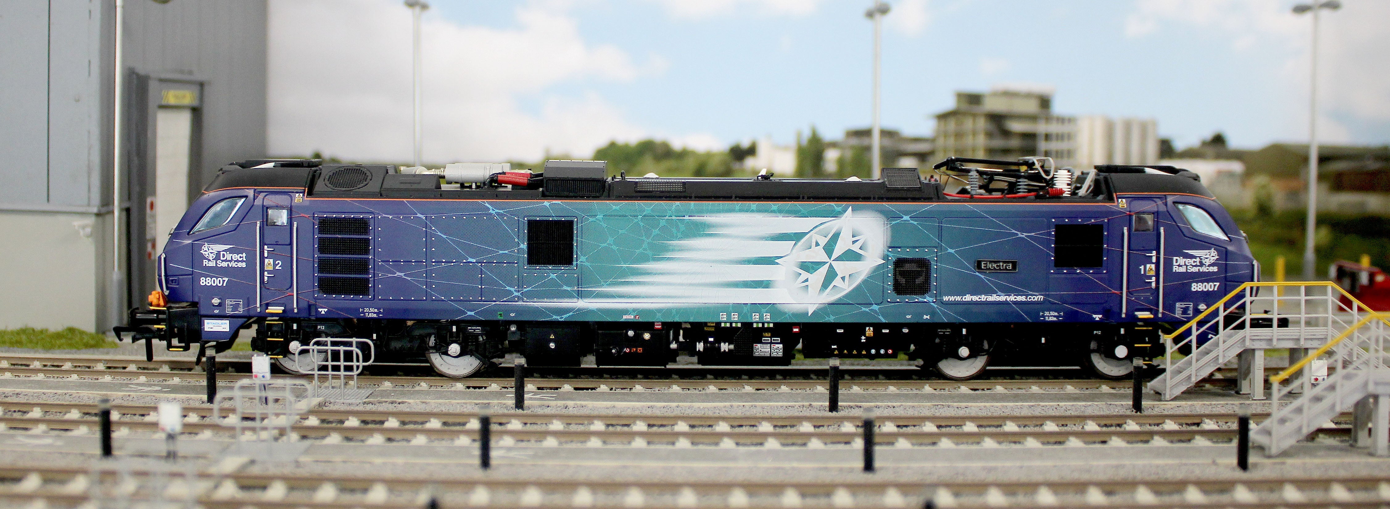 Class 88 'Electra' 88007 DRS Electro-Diesel Locomotive (DCC Fitted & Working Pantograph) - Image 13