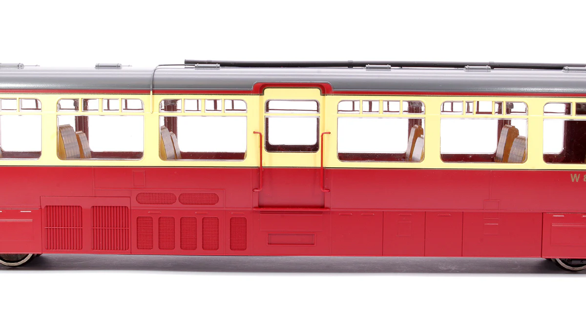 7D-011-005 Streamlined Railcar W8W BR Lined Carmine & Cream Diesel Locomotive - Image 7
