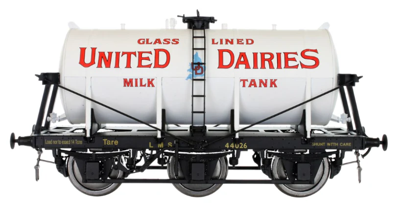 7F-031-010 6 Wheel Milk Tanker United Dairies 44026