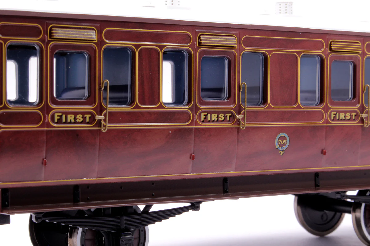 7P-020-400L Stroudley 4 Wheel Suburban Oil Lit 1st Mahogany 707 - Light Bar Fitted - Image 4