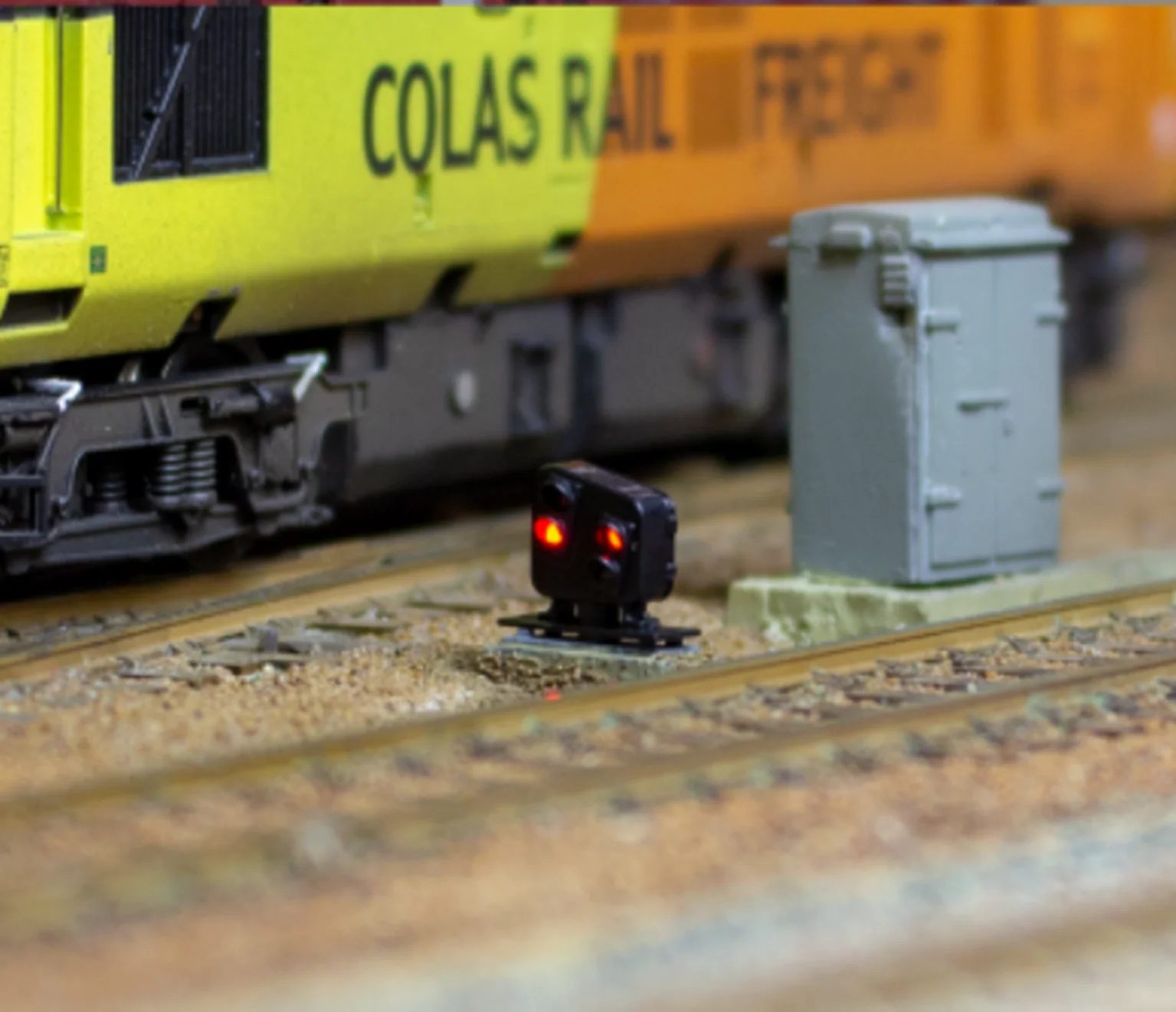 DCD-GS-MG 12x 2-wire 4 LED UK Modern Ground Signal