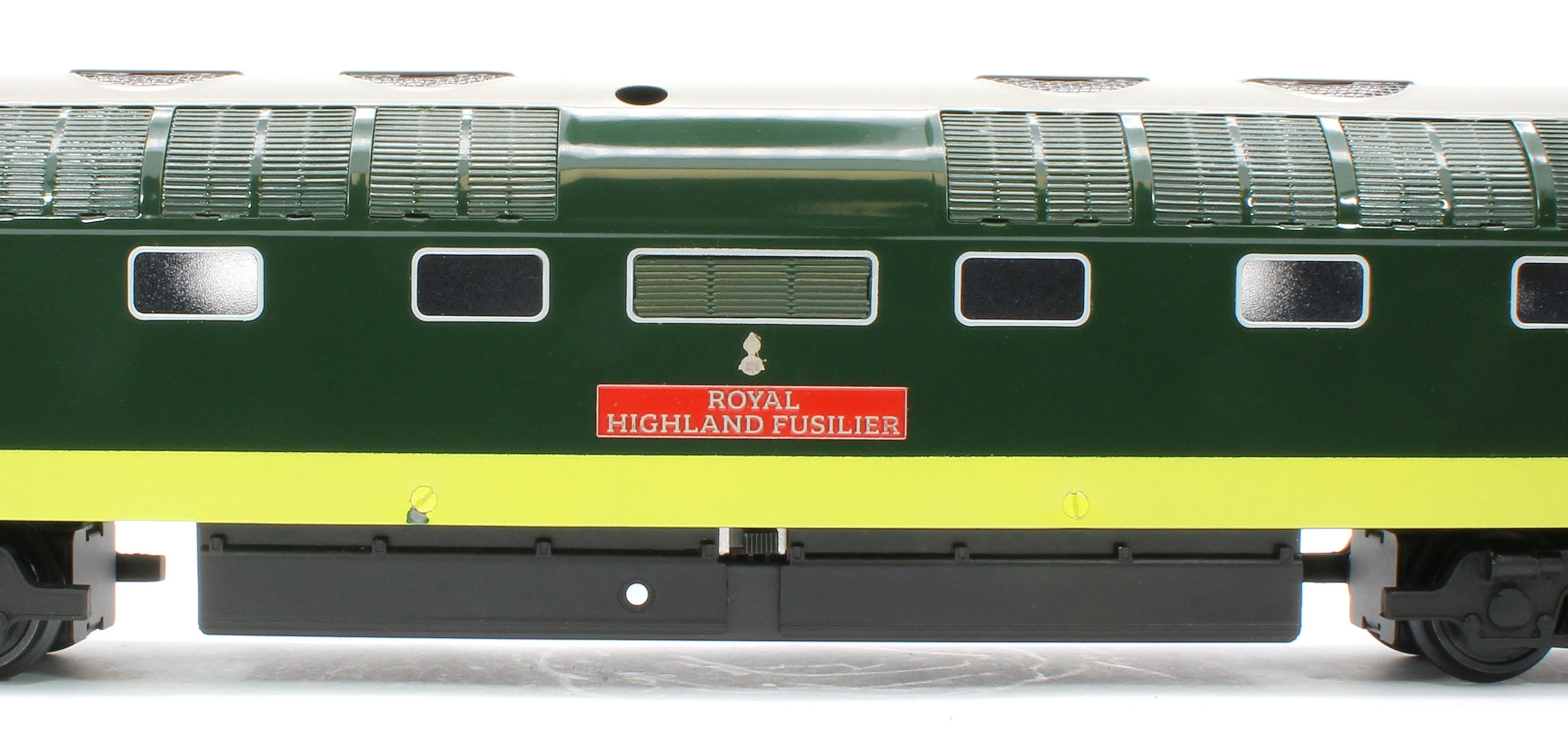E/41-B2 Class 55 English Electric Deltic "The Royal Highland Fusilier" BR Green Small Yellow Panels No. D9019 Diesel Locomotive - Image 8