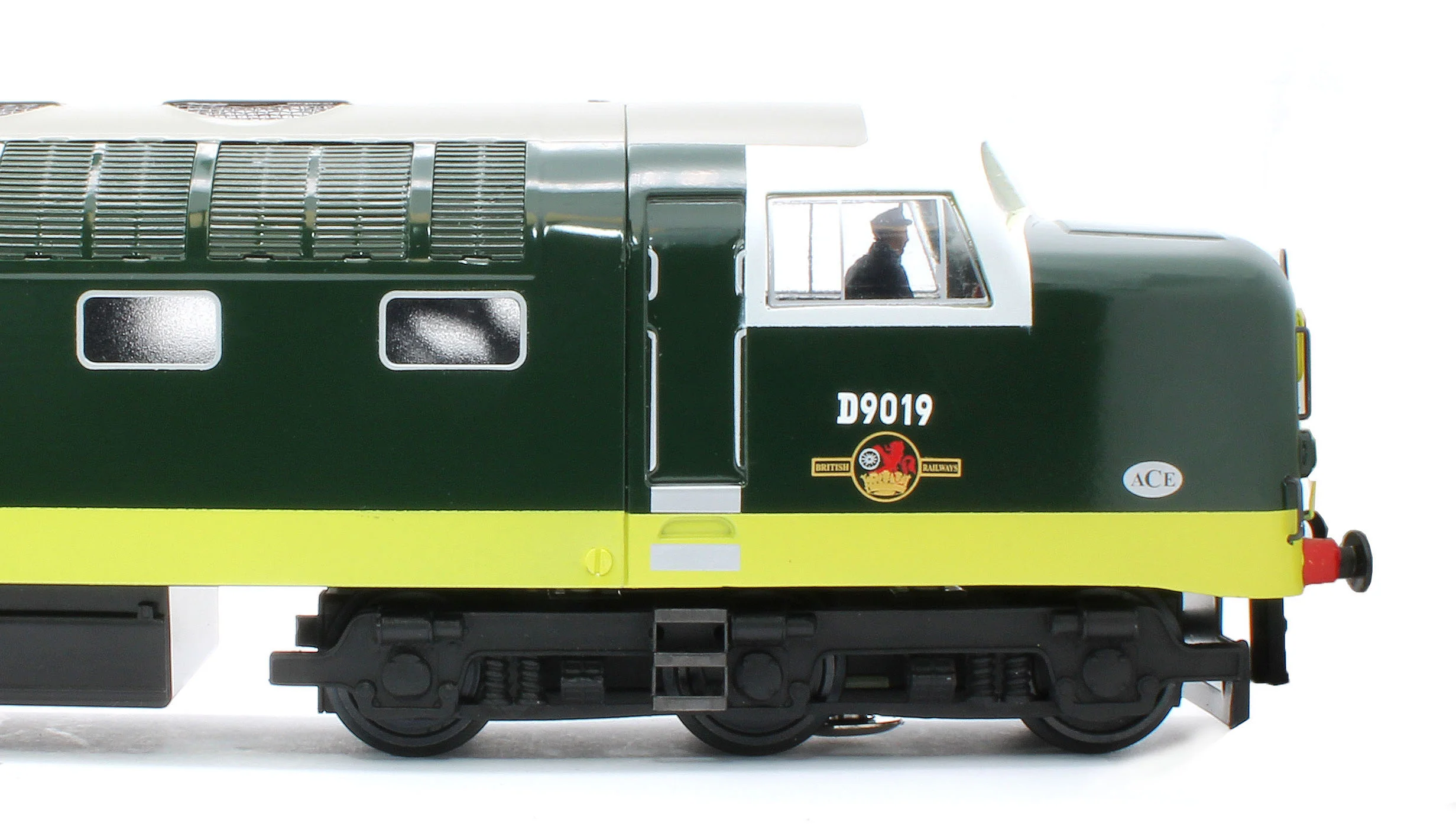 E/41-B2 Class 55 English Electric Deltic "The Royal Highland Fusilier" BR Green Small Yellow Panels No. D9019 Diesel Locomotive - Image 9