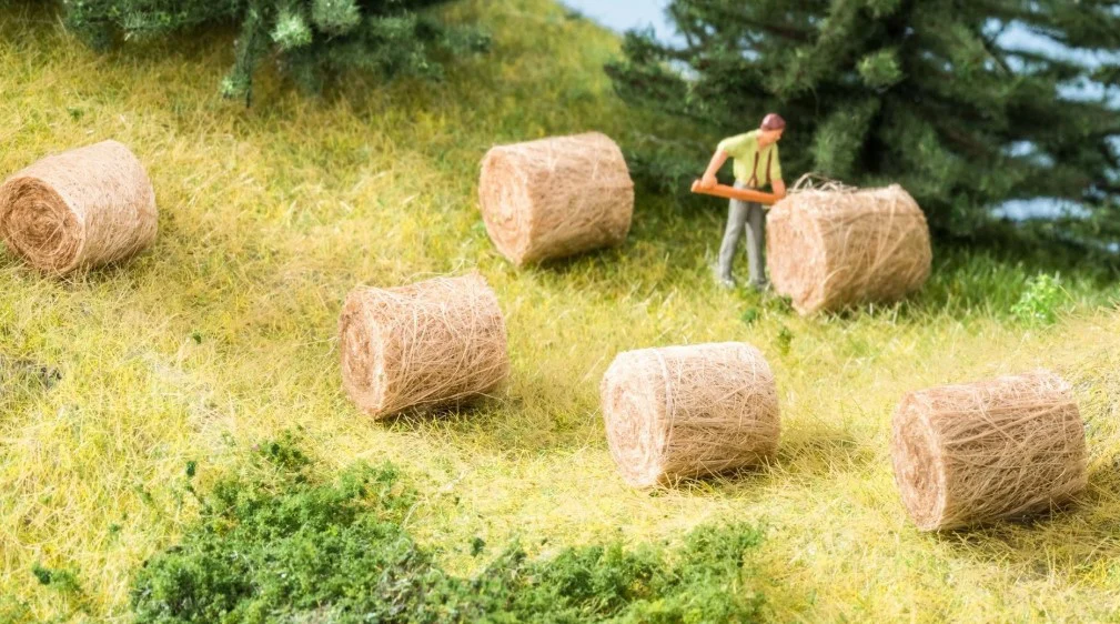 GM1670 Hay Bales (18) - Image 2