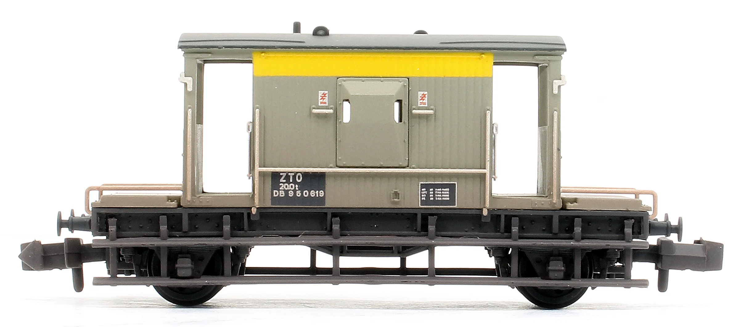 BR 20T Brake Van BR Engineers Grey & Yellow 950619 - Weathered - Image 3