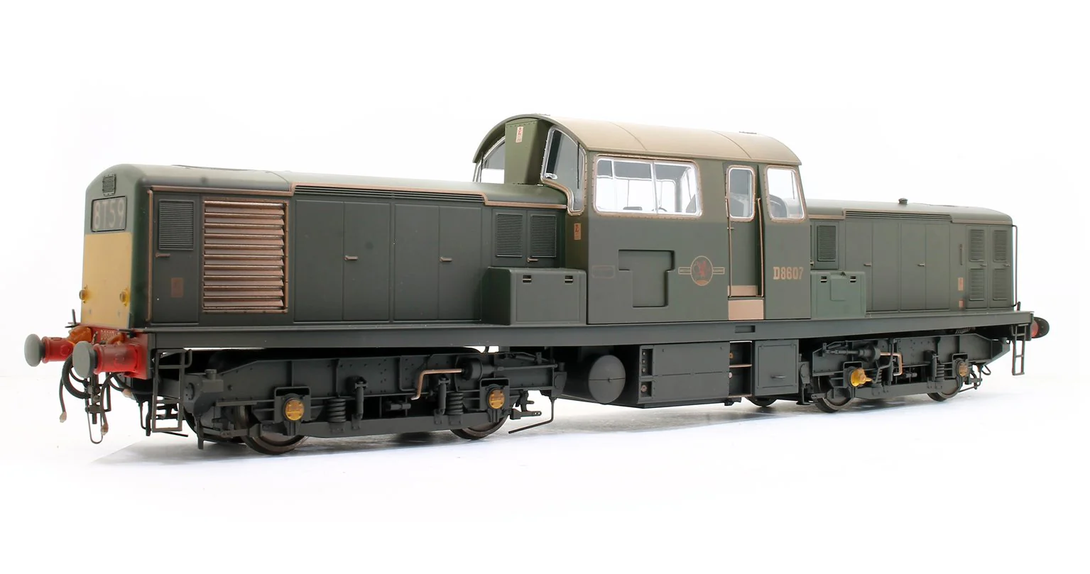 Class 17 Clayton BR green D8607 (small yellow panel) Diesel Locomotive - Weathered