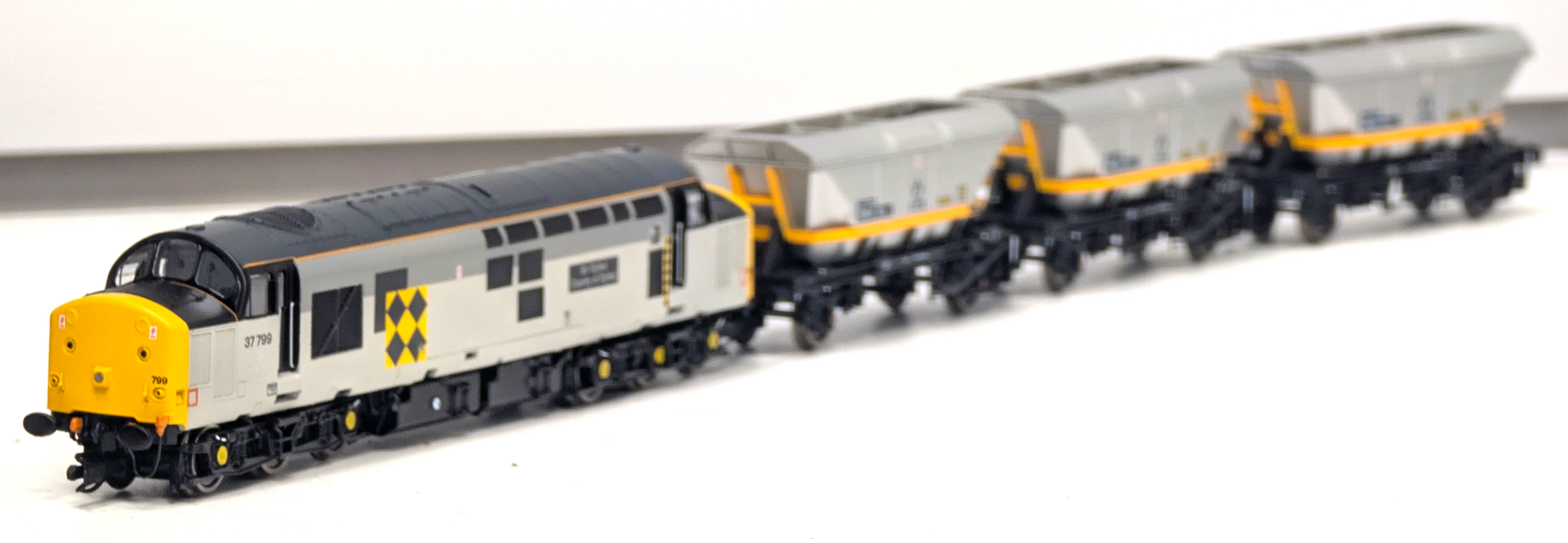 TT1008M Coalfield Freight Train Set - Image 4