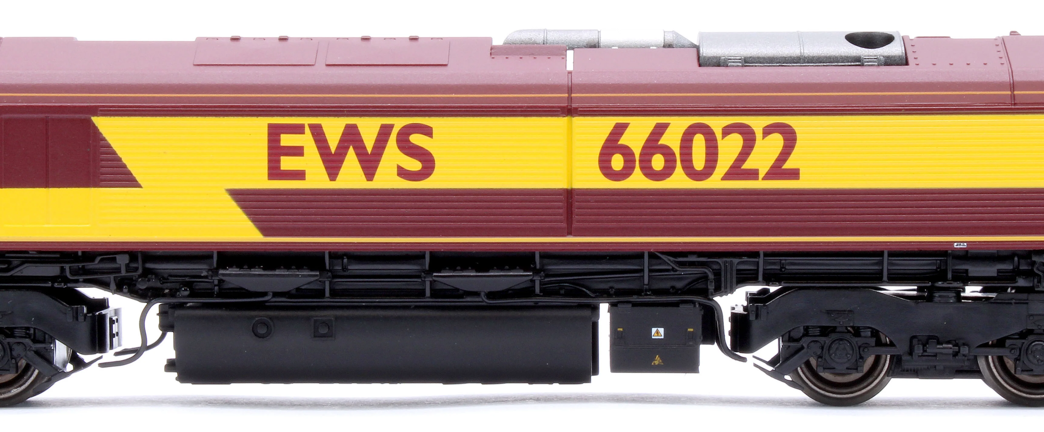TT3030M EWS Class 66 Lafarge Charnwood 66022 Diesel Locomotive - Image 9