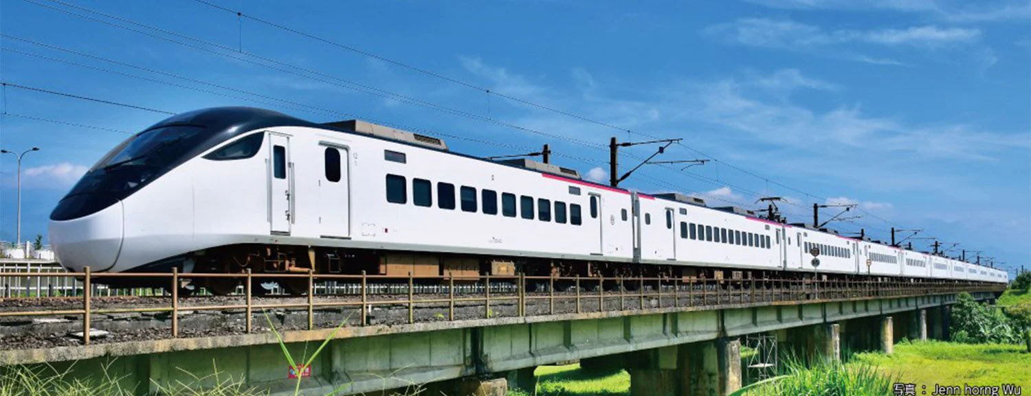 10-1790 Taiwan Railways EMU3000 Red 6 Car EMU