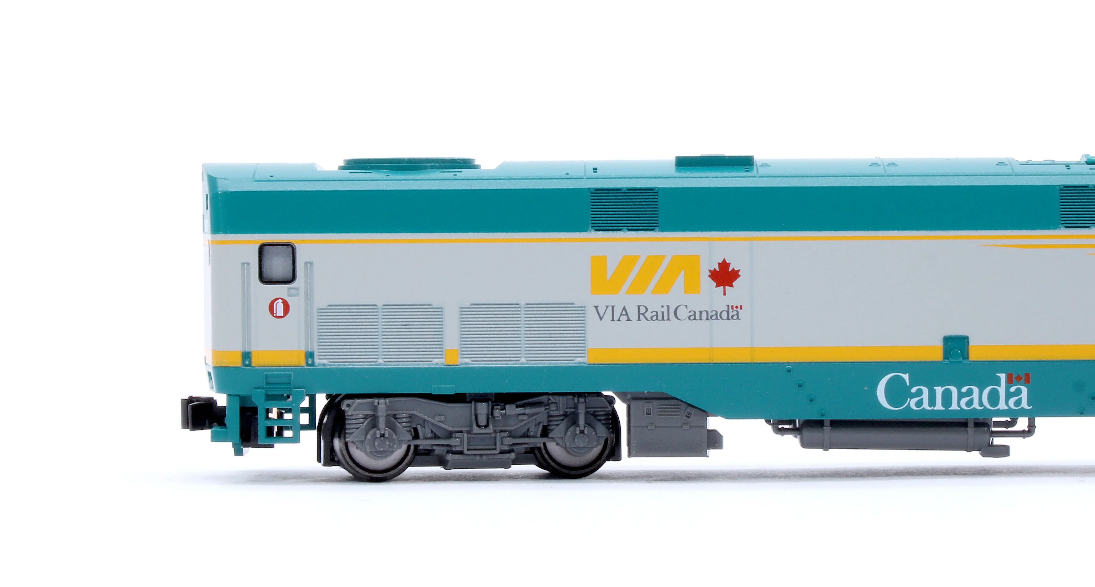 176-6042 GE P42 VIA Rail 901 Diesel Locomotive - Image 8