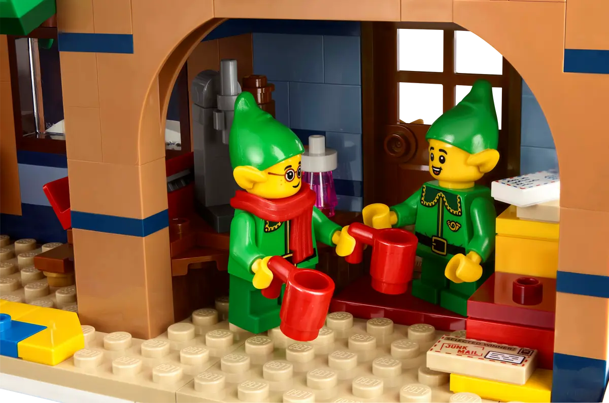 Lego Icons Santa's Post Office - 10339 - Image 4