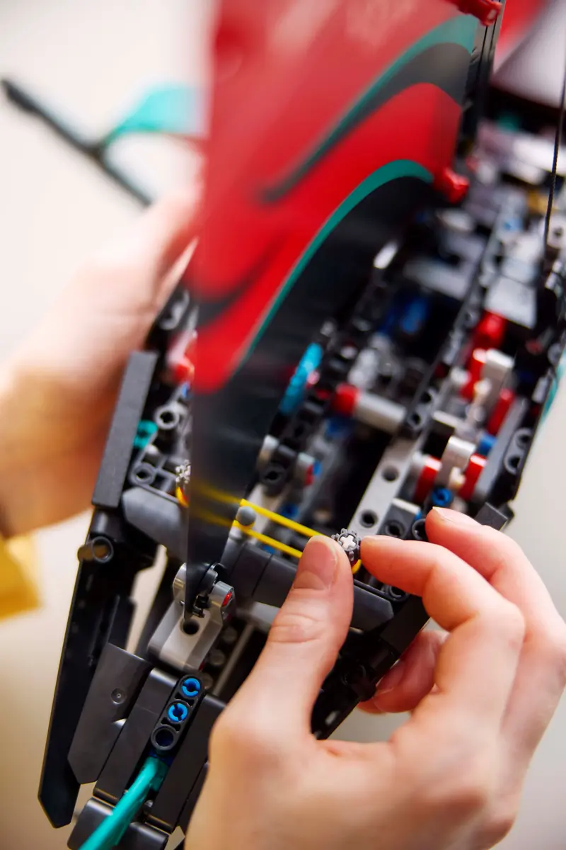 Lego Technic Emirates Team New Zealand AC75 Yacht - 42174 - Image 11