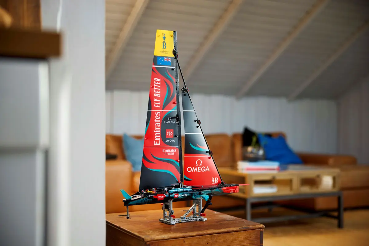 Lego Technic Emirates Team New Zealand AC75 Yacht - 42174 - Image 12