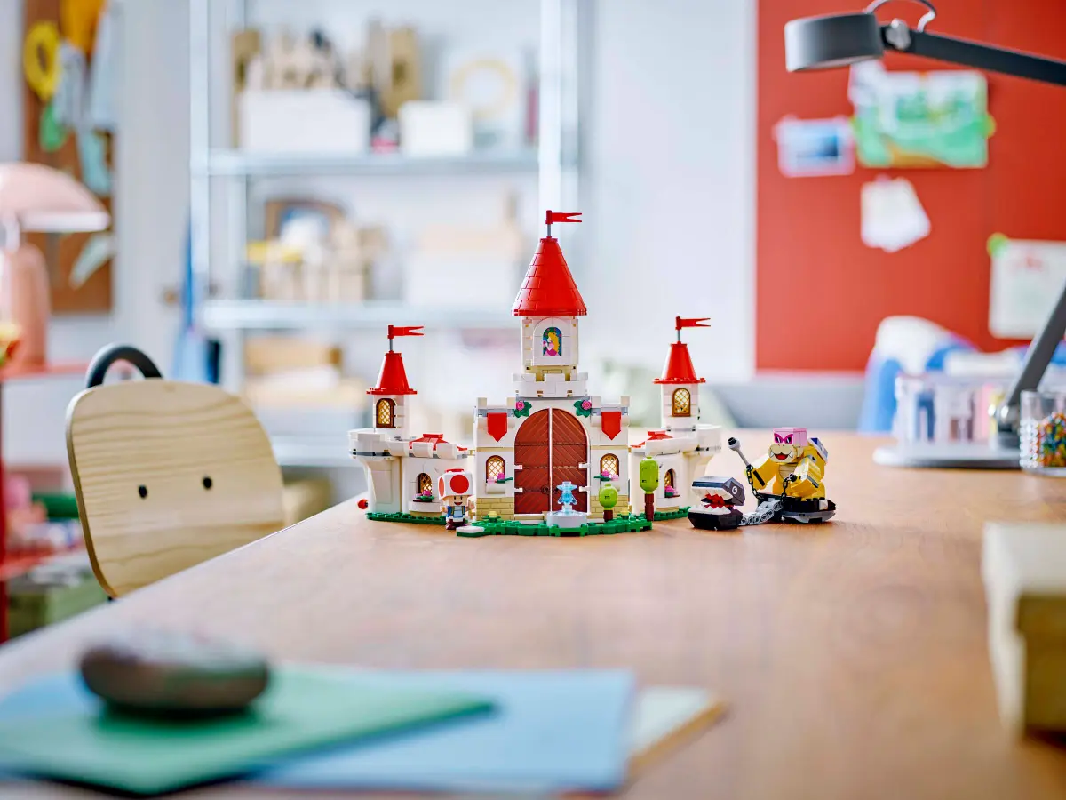 Lego Super Mario™ Battle with Roy at Peach's Castle - 71435 - Image 9