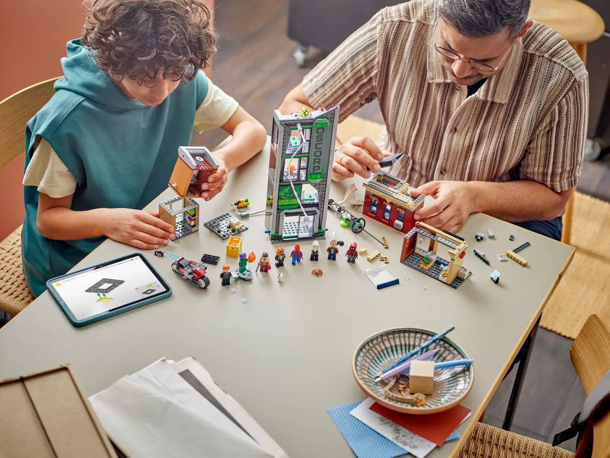 Lego Marvel Spider-Man vs. Oscorp - 76324 - Image 10