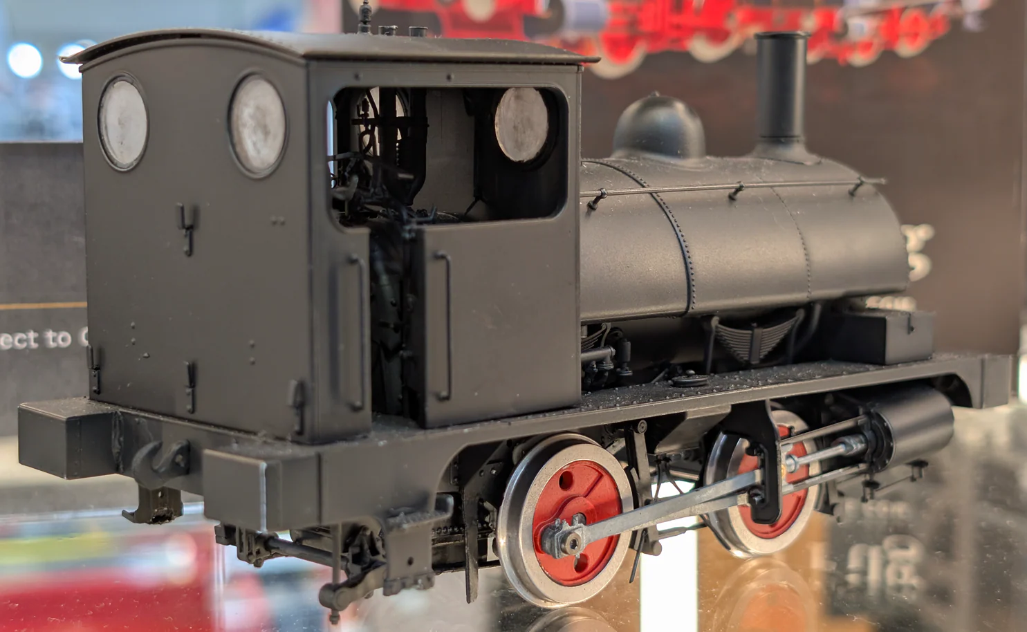 E1041S LYR 'Pug' 0-4-0ST 11247 LMS Lined Black Steam Locomotive - DCC Sound - Image 4