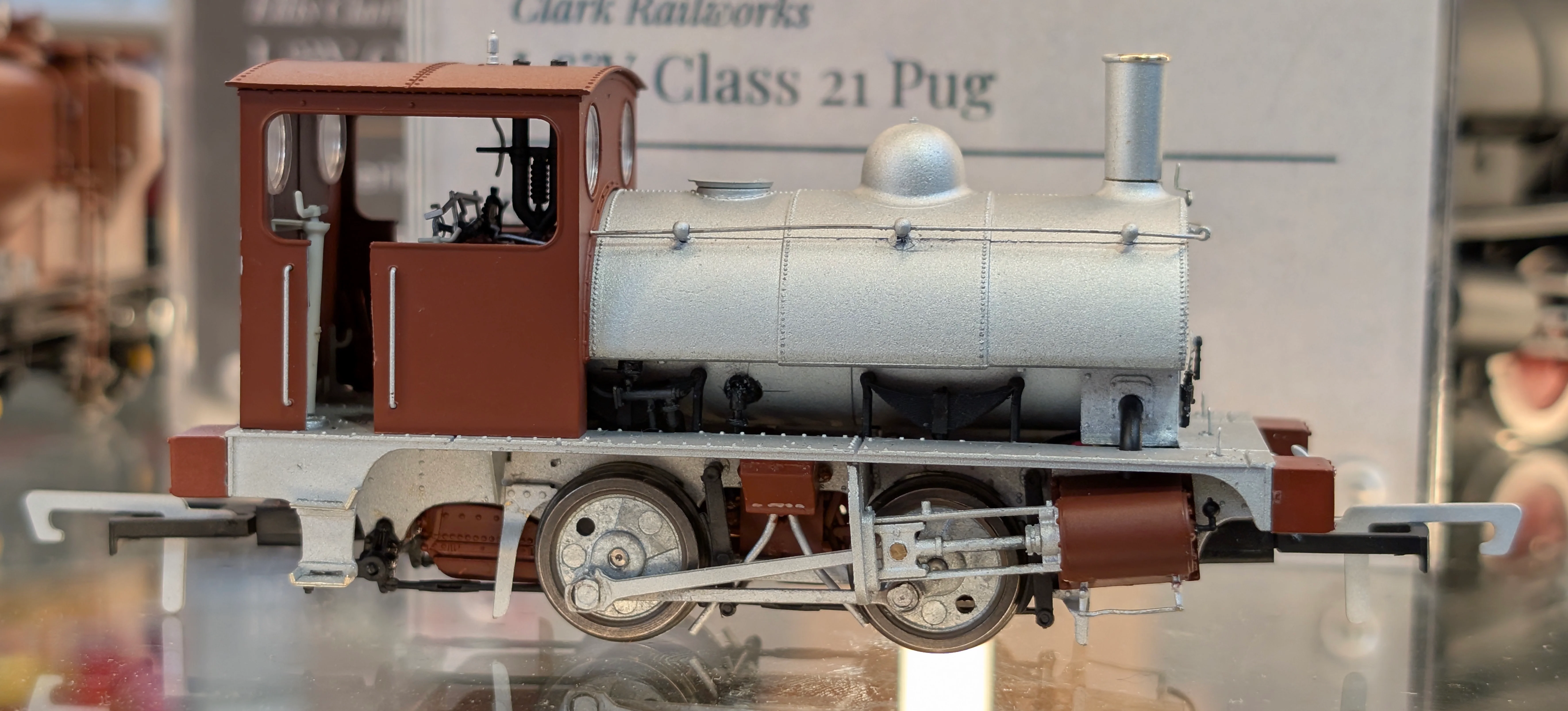 C1028S LYR 'Pug' 0-4-0ST 19 LYR Unlined Black (as preserved) Steam Locomotive - DCC Sound - Image 2