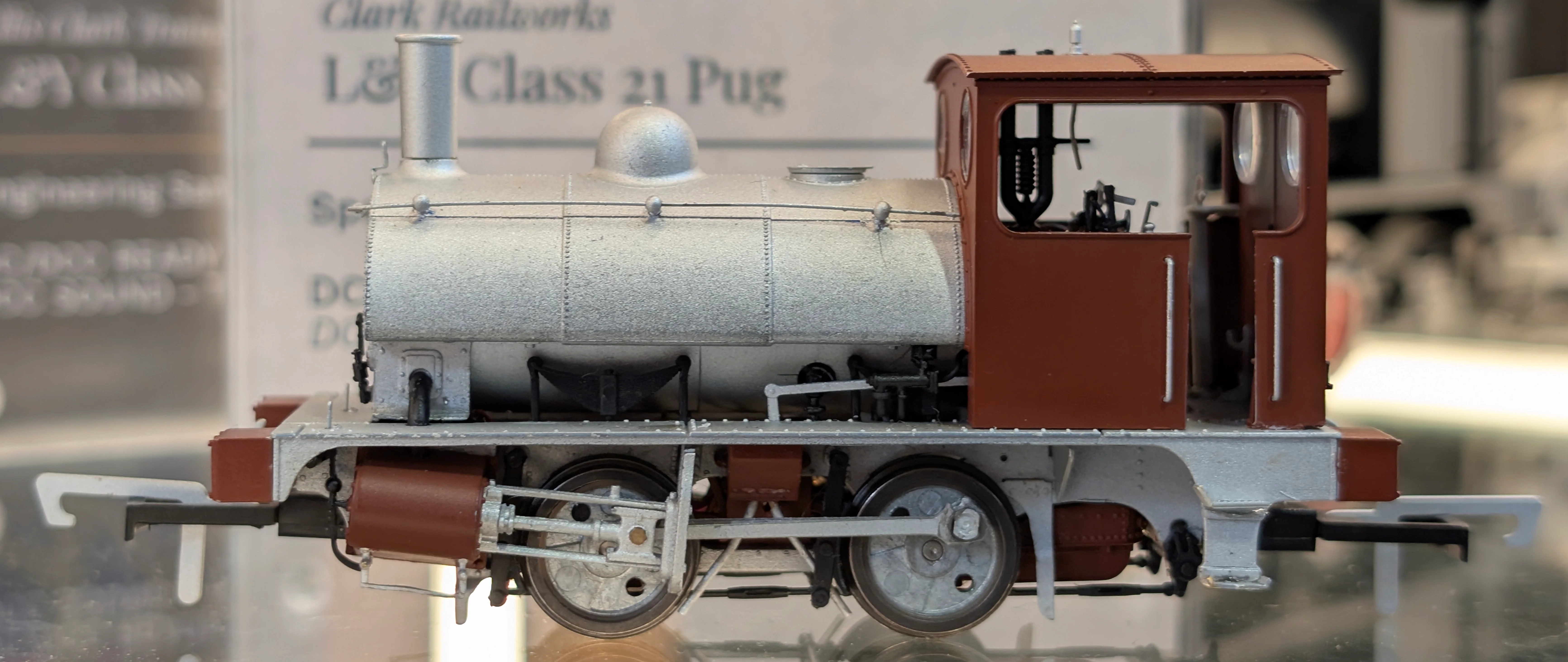C1024S LYR 'Pug' 0-4-0ST "Prince" United Glass Bottle Manufacturer Lined Red Steam Locomotive - DCC Sound - Image 4