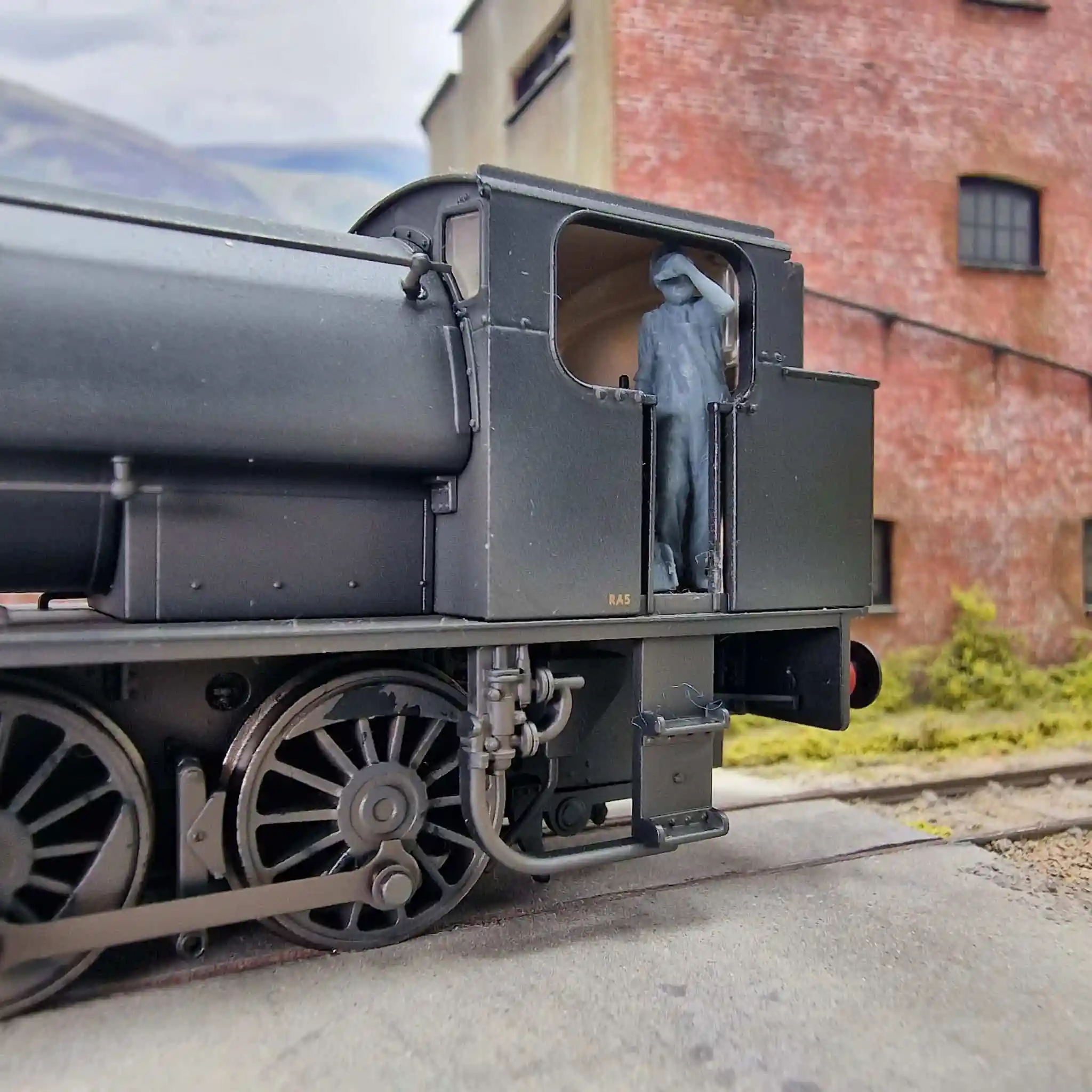 11253-076 OO Gauge Loco Specific Crew - J94 Austerity BR Crew Pack - Image 4