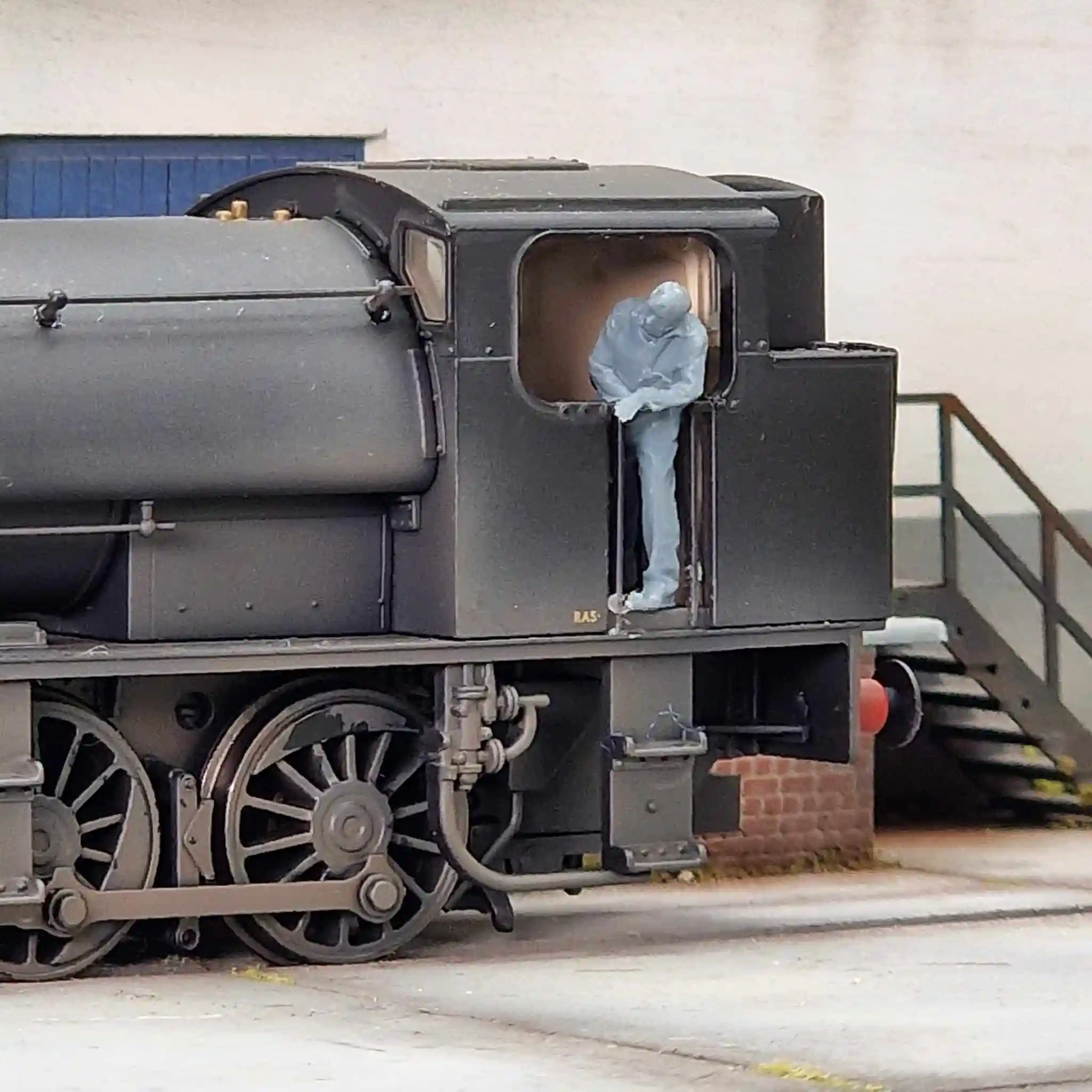 11255-043 O Gauge Loco Specific Crew - J94 Austerity BR Crew Pack 2 - Image 4