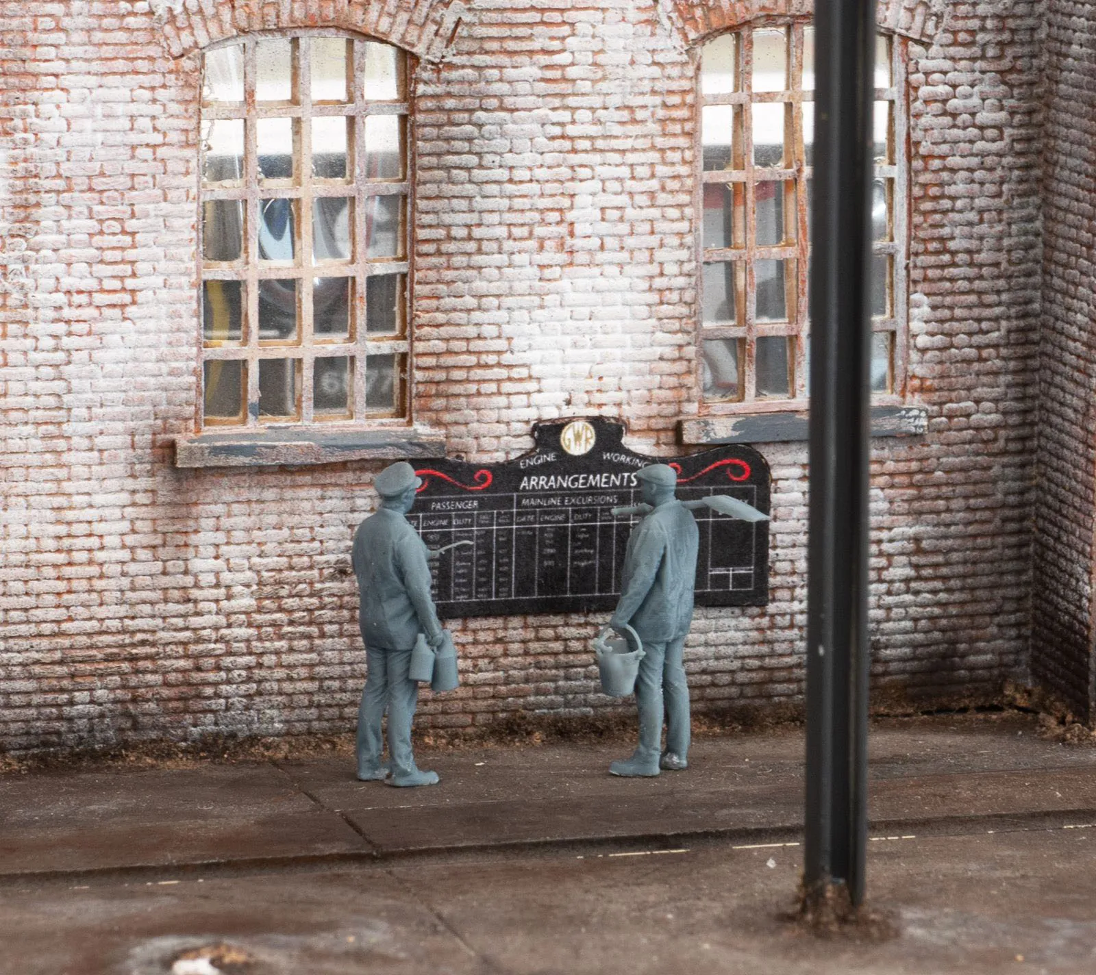 11323-076 OO Gauge 1948-1968 British Railways - Crew Booking On - Image 3