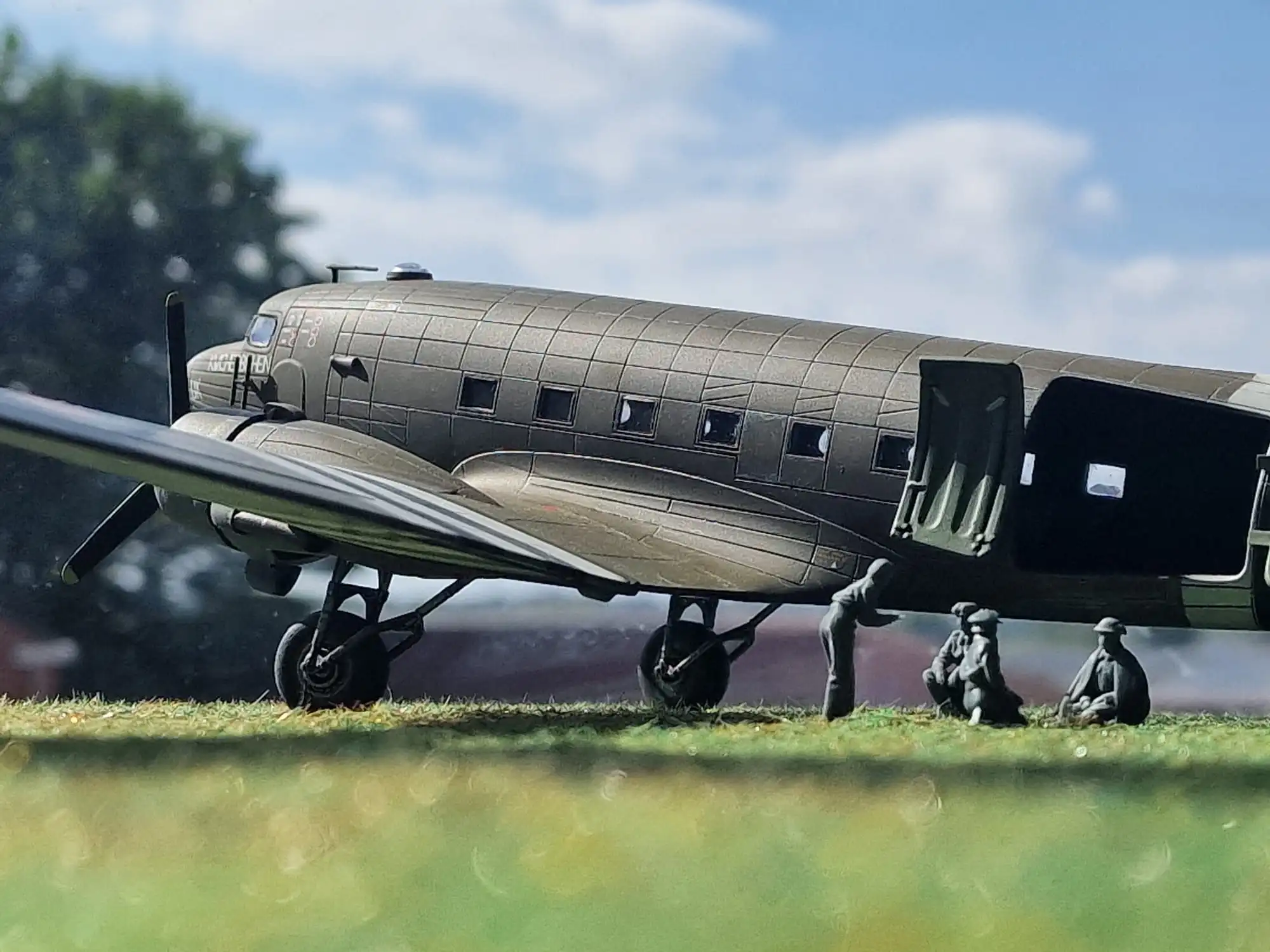 50321-048 1:48 Scale RAF Through the Ages - World War Two - RAF Flying Nightingales with wounded - Image 3