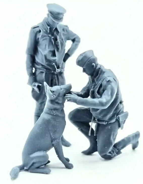 1:48 Scale - World War Two - Luftwaffe Pilots with German Shepherd - Image 3