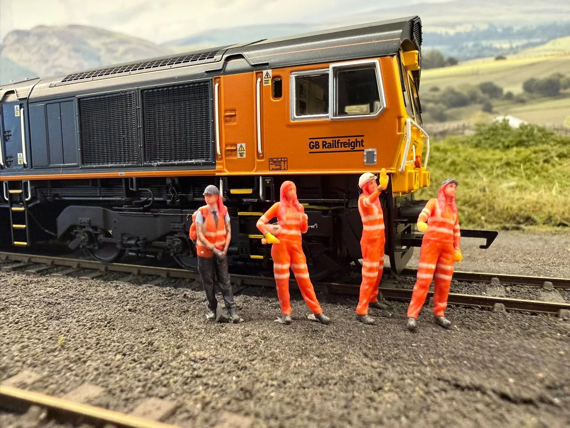 80998-076C OO Gauge - Women in Railways - Bessie at Depot - Image 2