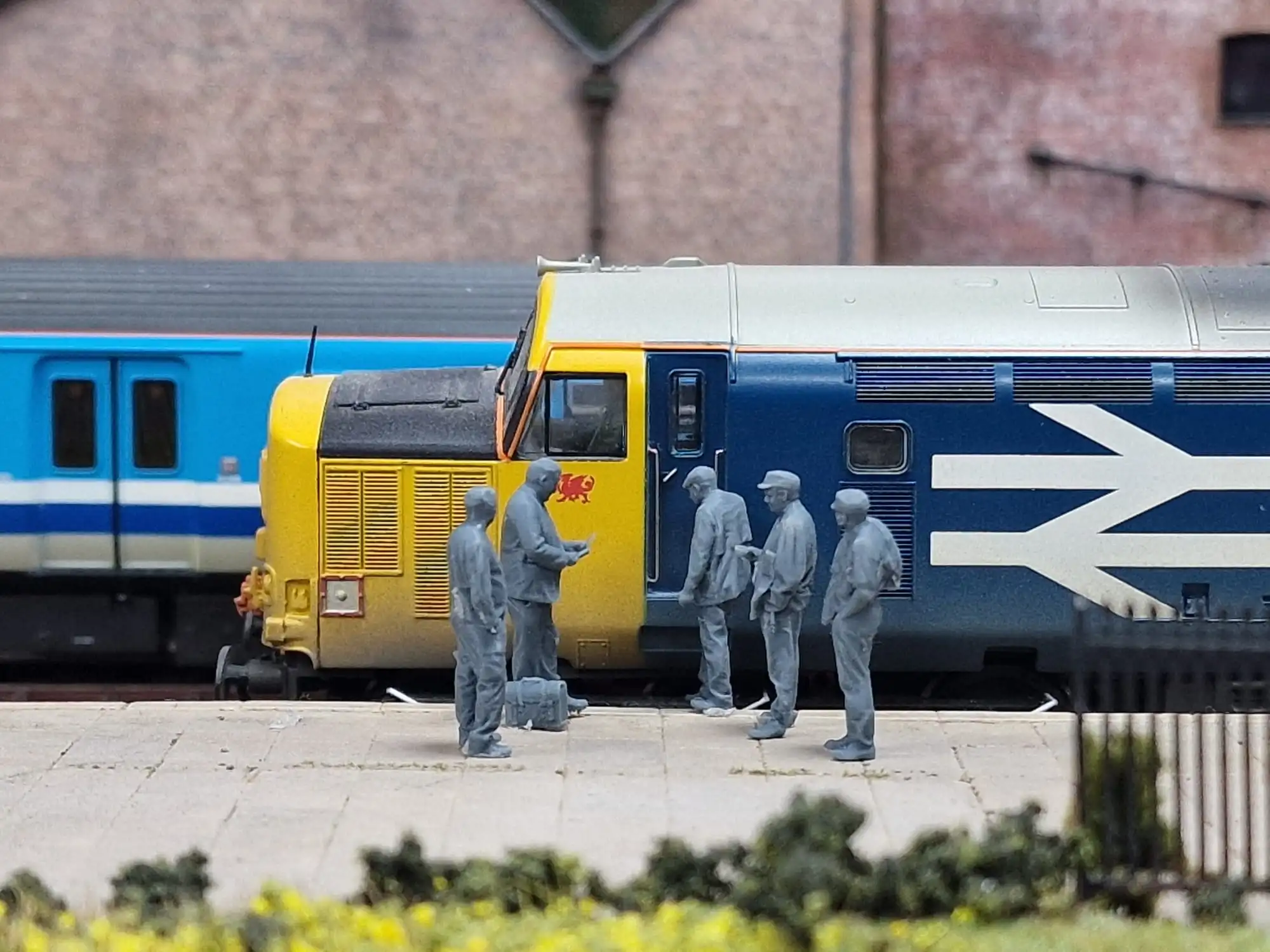 9035-148 N Gauge 1968-1995 British Rail - BR Crew Bundle - Image 2