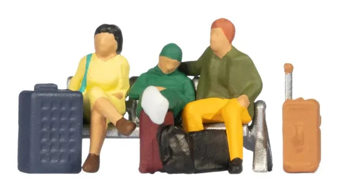 Seated Travellers (6) w/Baggage Figure Set - N Scale - Image 2
