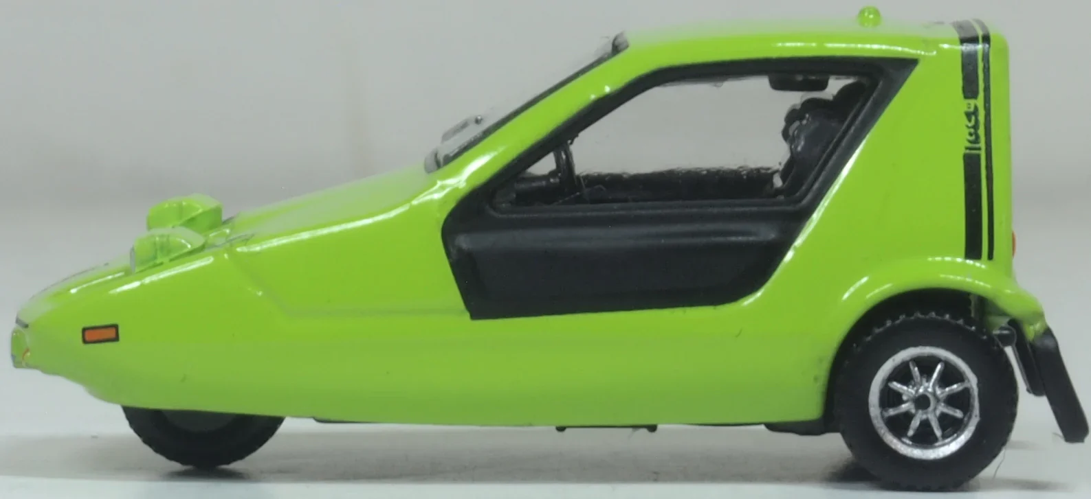 76BUG003 Bond Bug Lime Green - Image 3