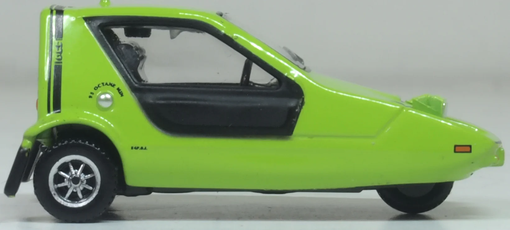 76BUG003 Bond Bug Lime Green - Image 4