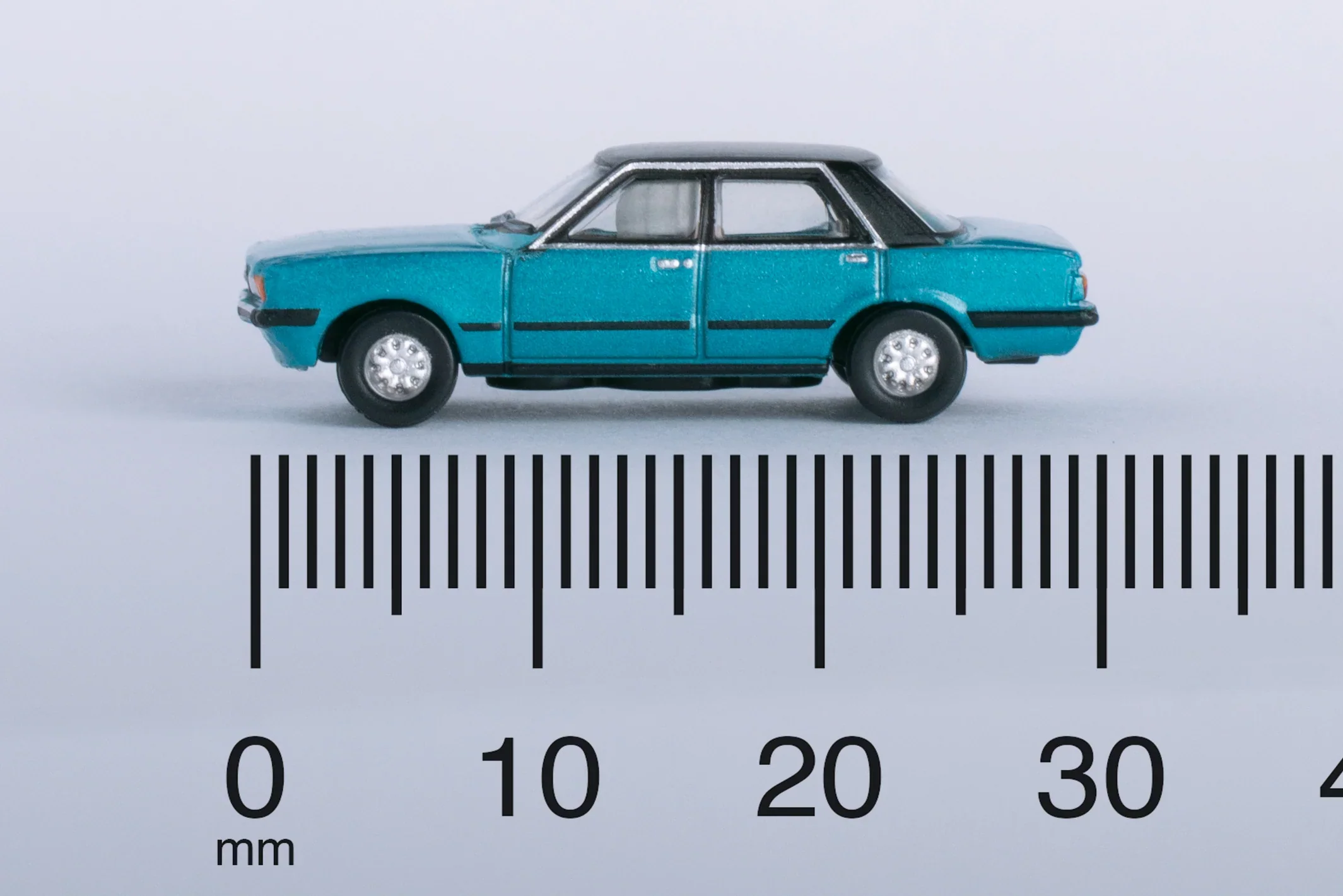 NFC5002 Ford Cortina Mk5 Cosmos Blue - Image 6