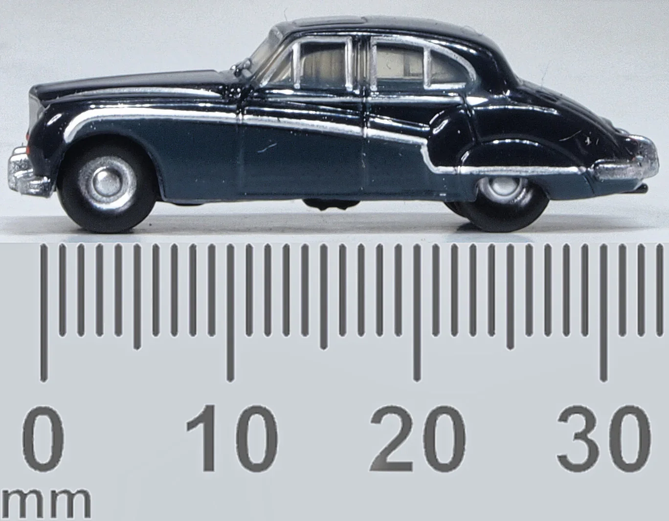 Jaguar MkVIII Indigo Blue/Cotswold Blue - Image 6