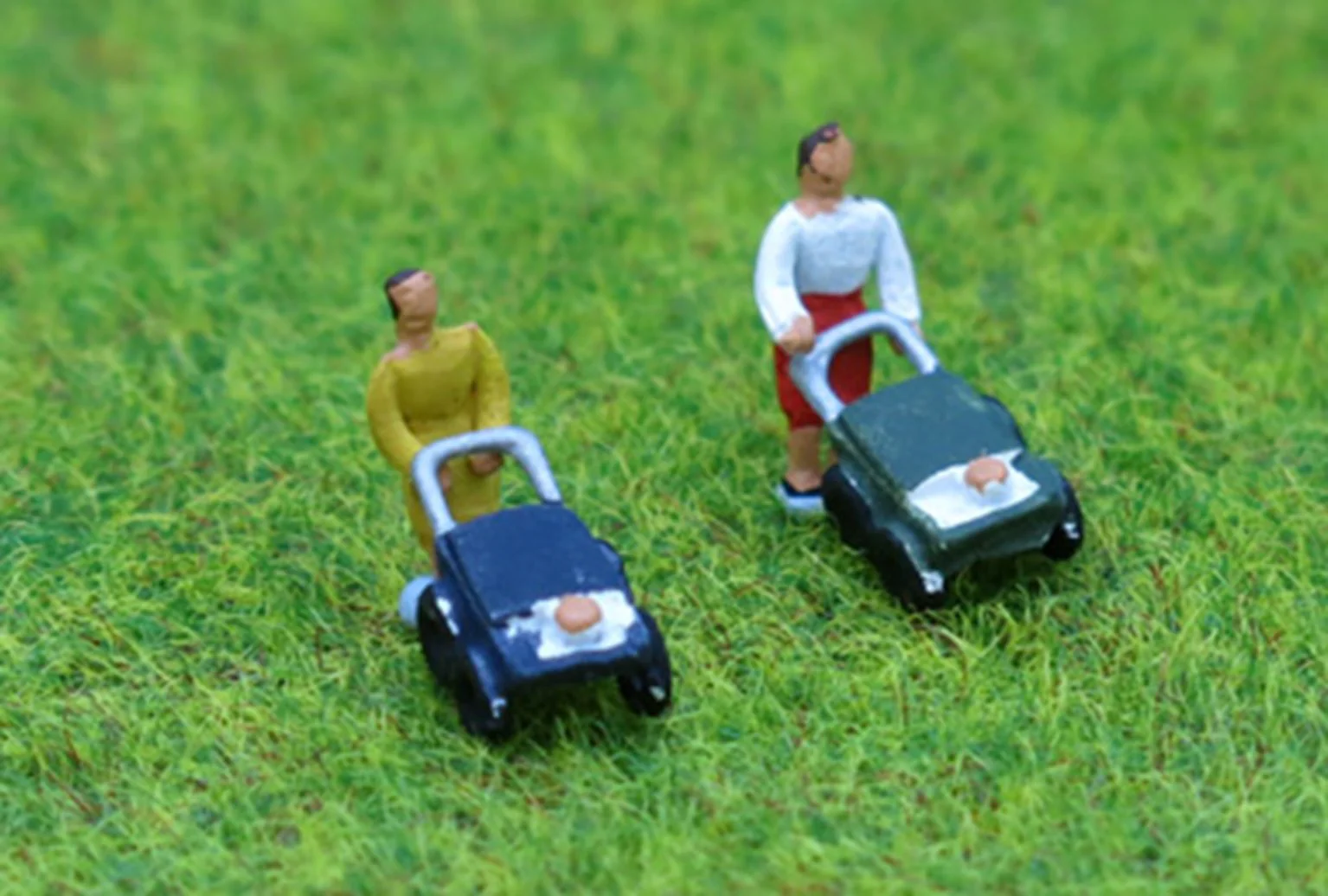 PDX50 N Gauge Painted Mums & Prams